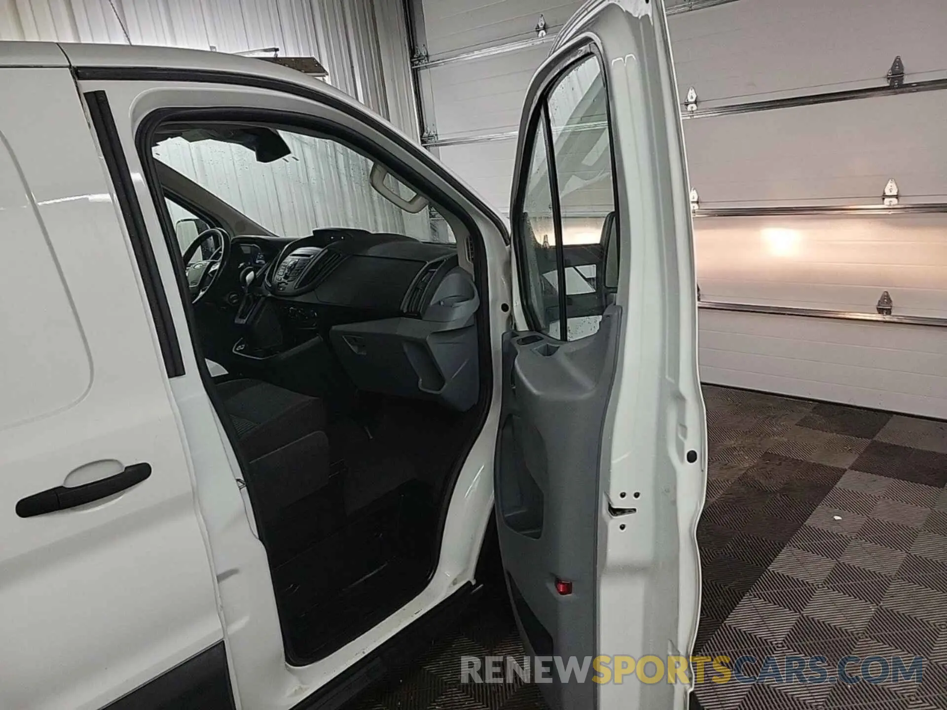 40 Photograph of a damaged car 1FTYR1YG5KKB48118 FORD TRANSIT 2019
