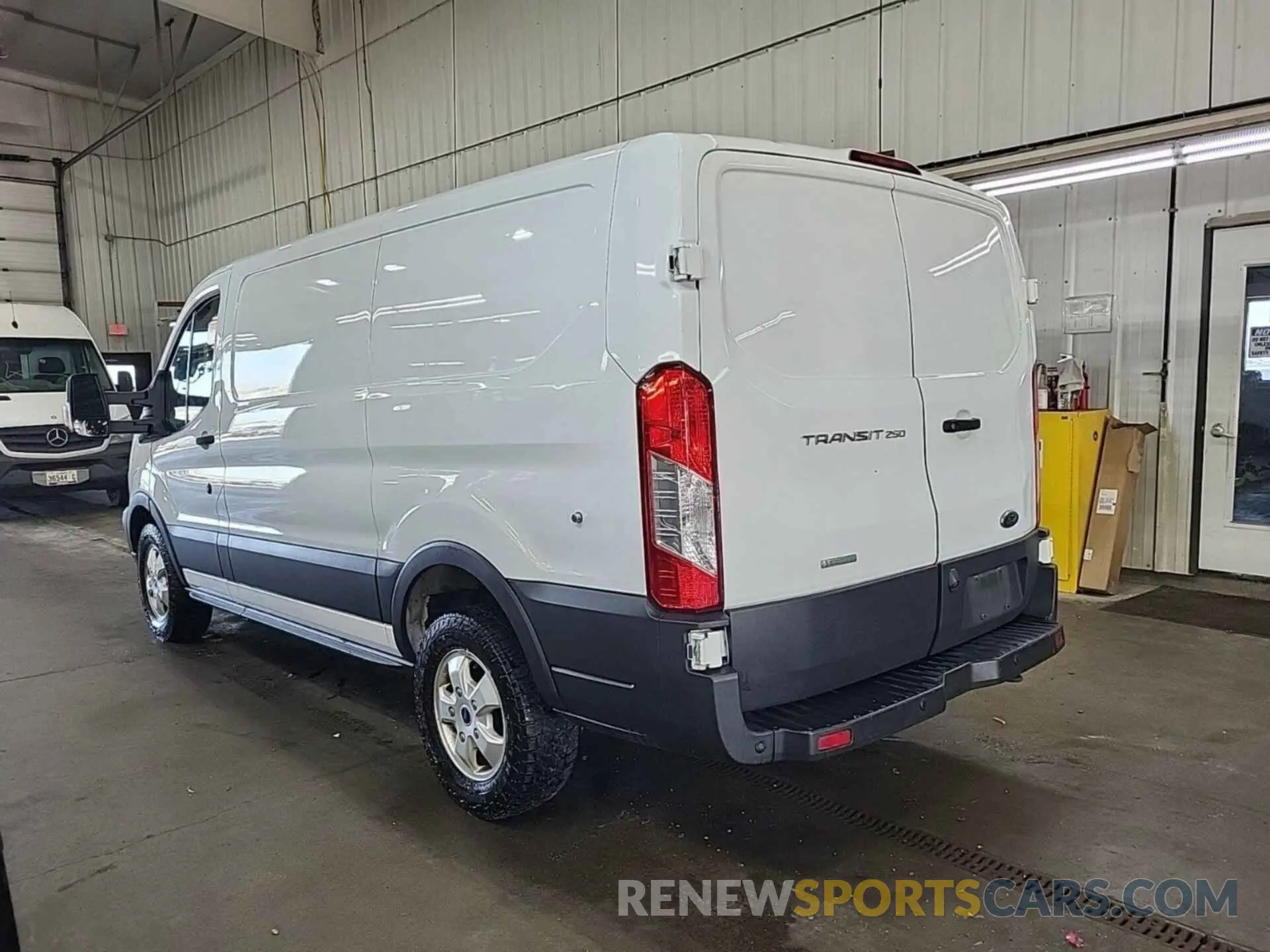 10 Photograph of a damaged car 1FTYR1YG5KKB48264 FORD TRANSIT 2019