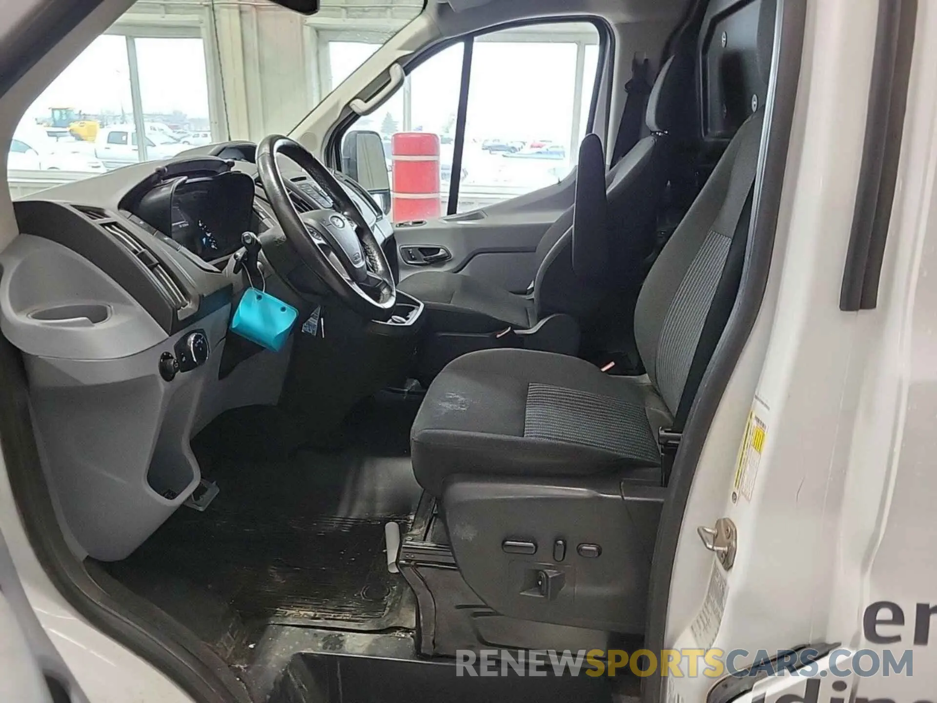 18 Photograph of a damaged car 1FTYR1YG5KKB48264 FORD TRANSIT 2019