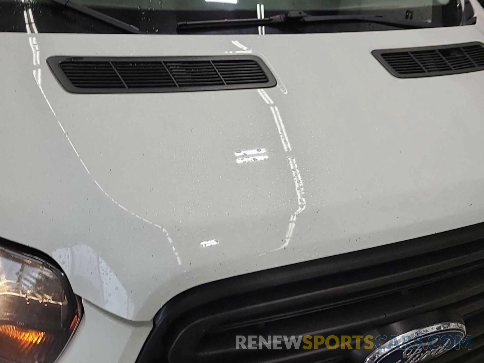 19 Photograph of a damaged car 1FTYR1YG5KKB48264 FORD TRANSIT 2019