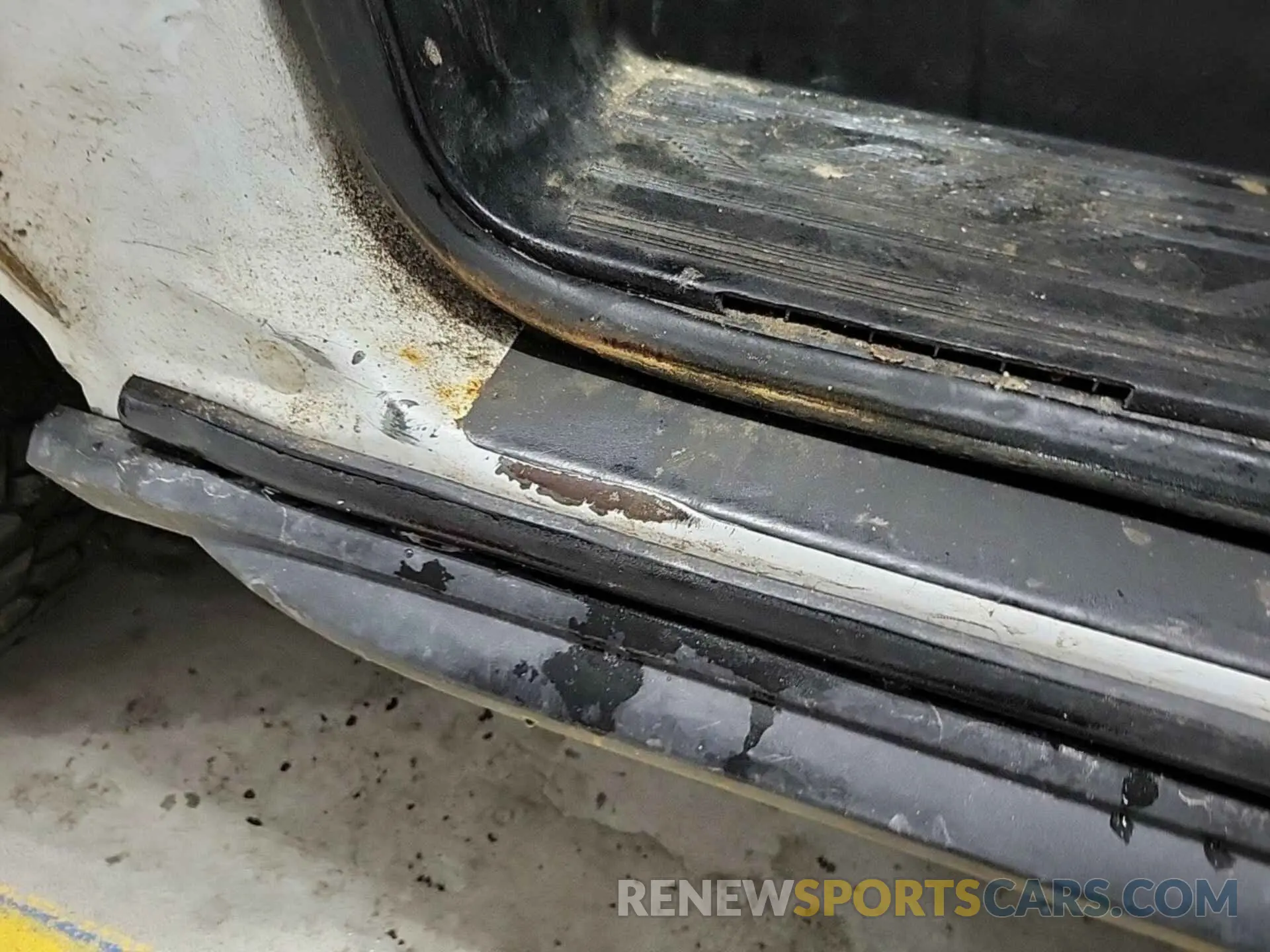 2 Photograph of a damaged car 1FTYR1YG5KKB48264 FORD TRANSIT 2019
