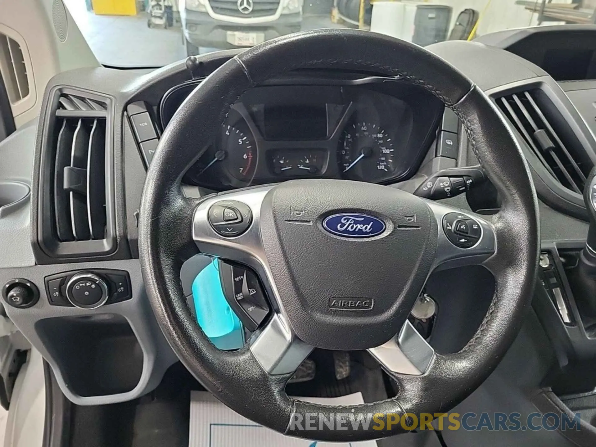 31 Photograph of a damaged car 1FTYR1YG5KKB48264 FORD TRANSIT 2019