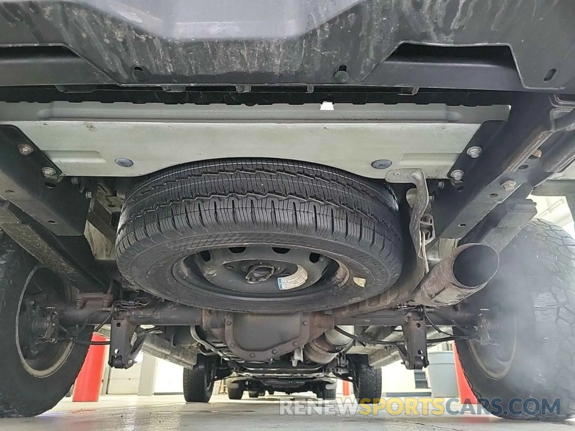 32 Photograph of a damaged car 1FTYR1YG5KKB48264 FORD TRANSIT 2019