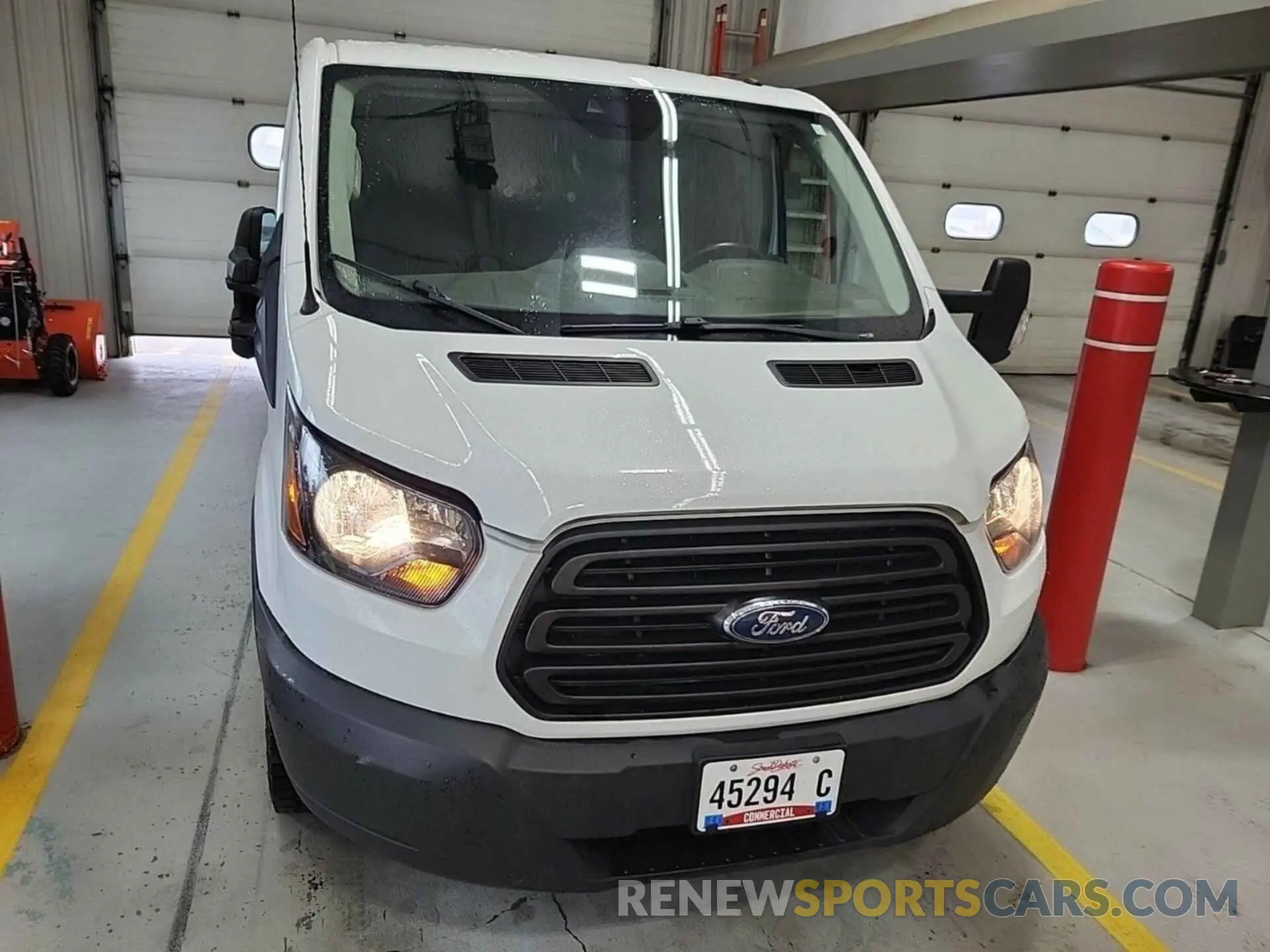 43 Photograph of a damaged car 1FTYR1YG5KKB48264 FORD TRANSIT 2019