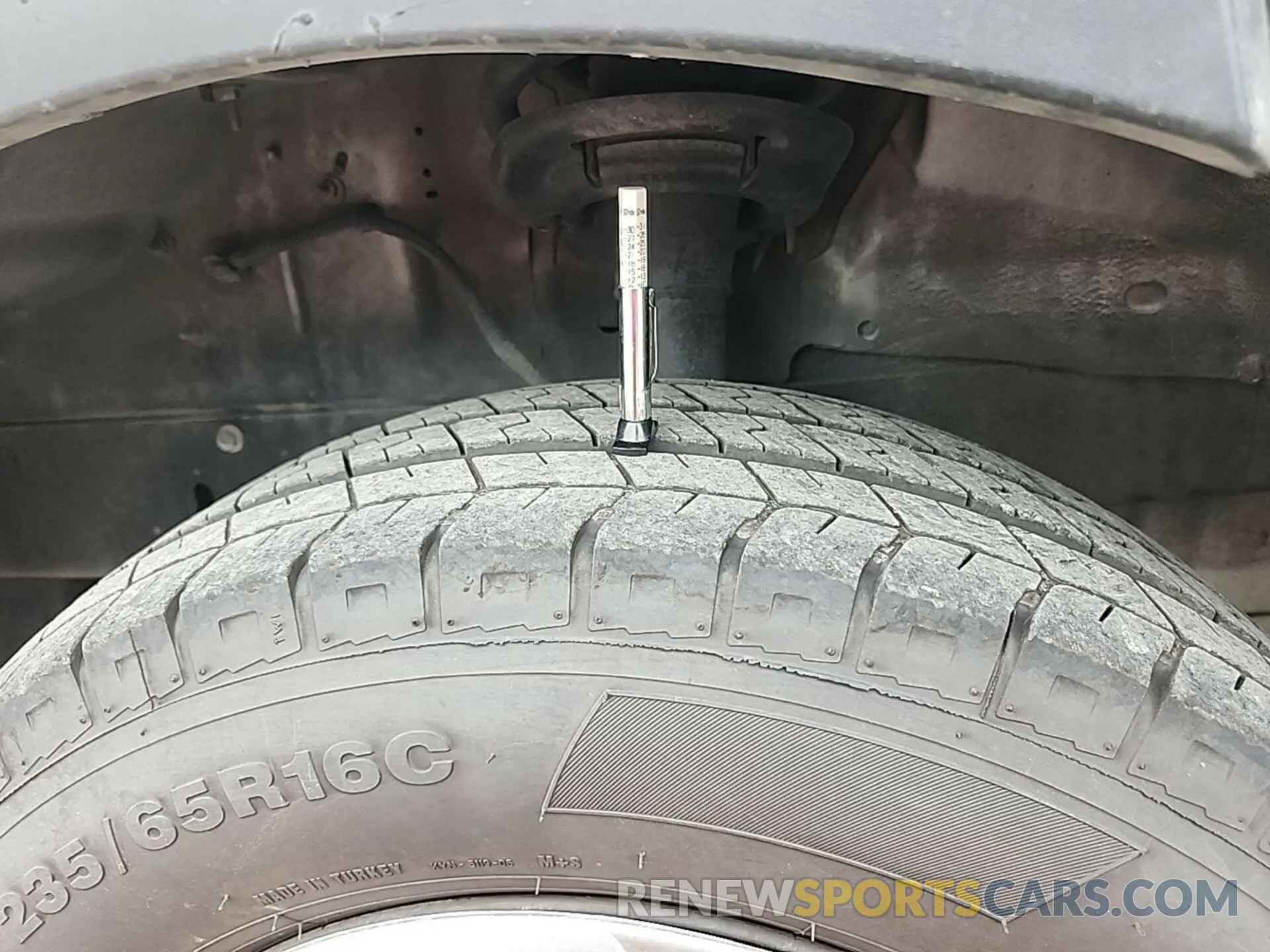 32 Photograph of a damaged car 1FTYR1YG6KKA99141 FORD TRANSIT 2019