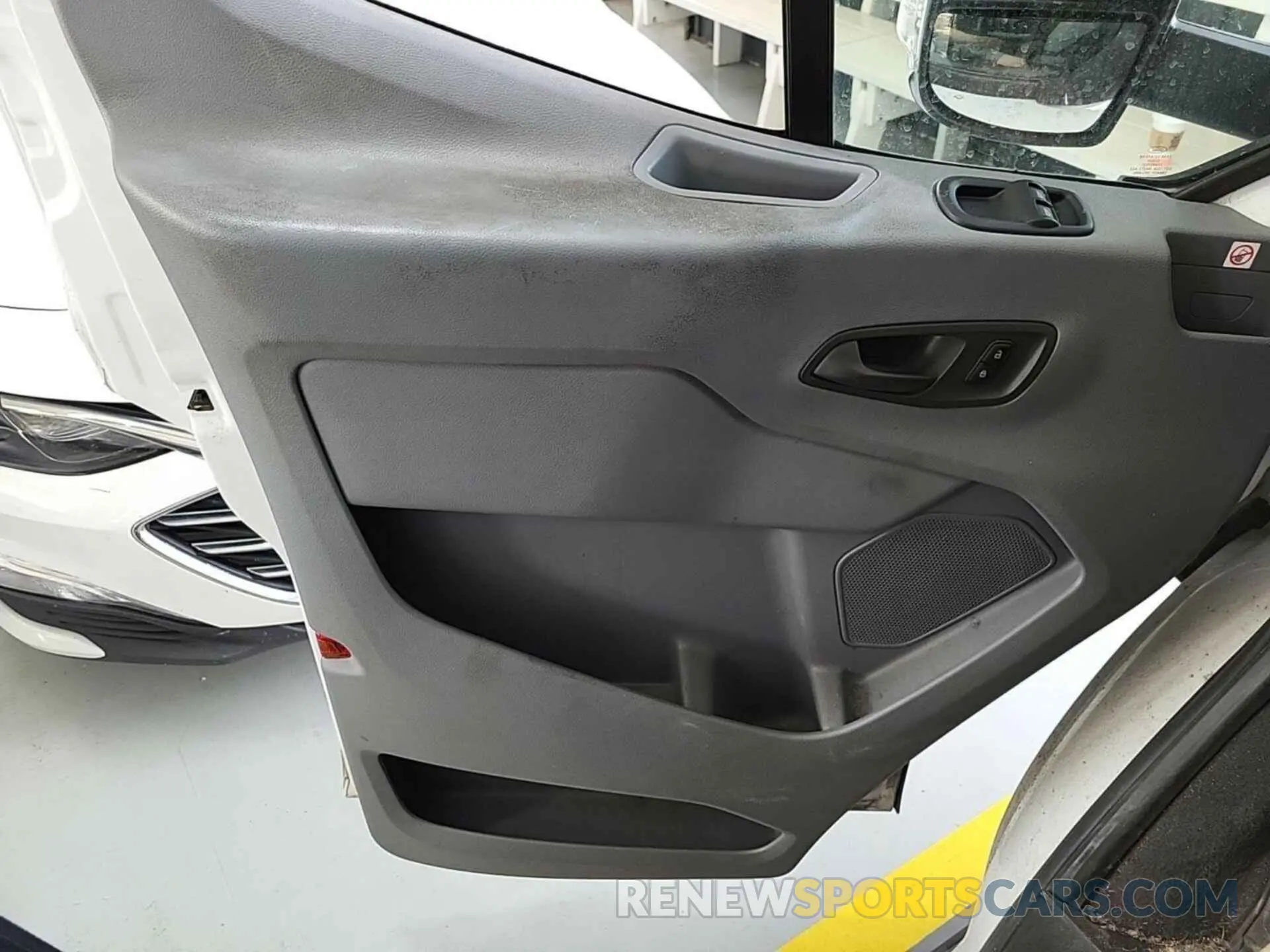 8 Photograph of a damaged car 1FTYR1YG6KKB88059 FORD TRANSIT 2019