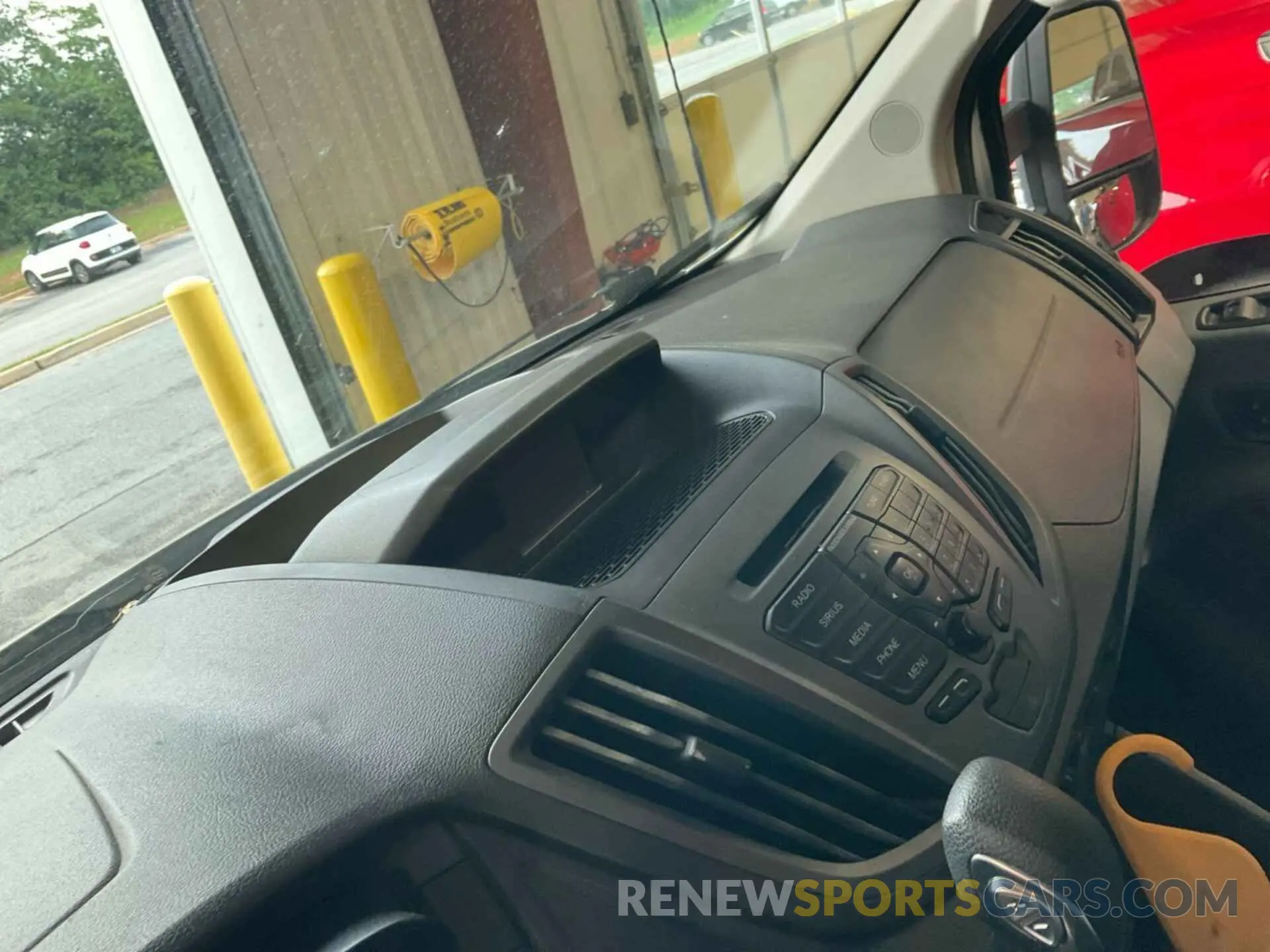 4 Photograph of a damaged car 1FTYR1YG7KKB48170 FORD TRANSIT 2019
