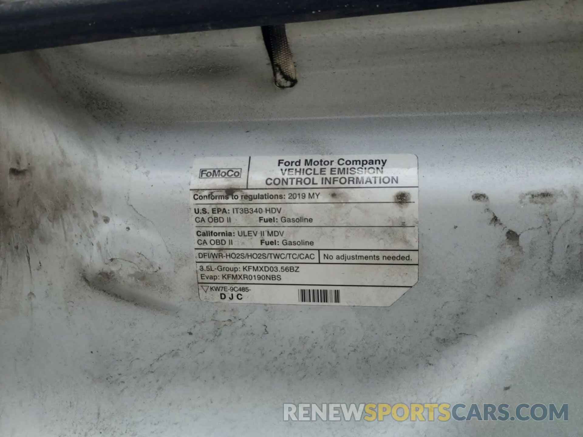 32 Photograph of a damaged car 1FTYR1YG8KKB48260 FORD TRANSIT 2019