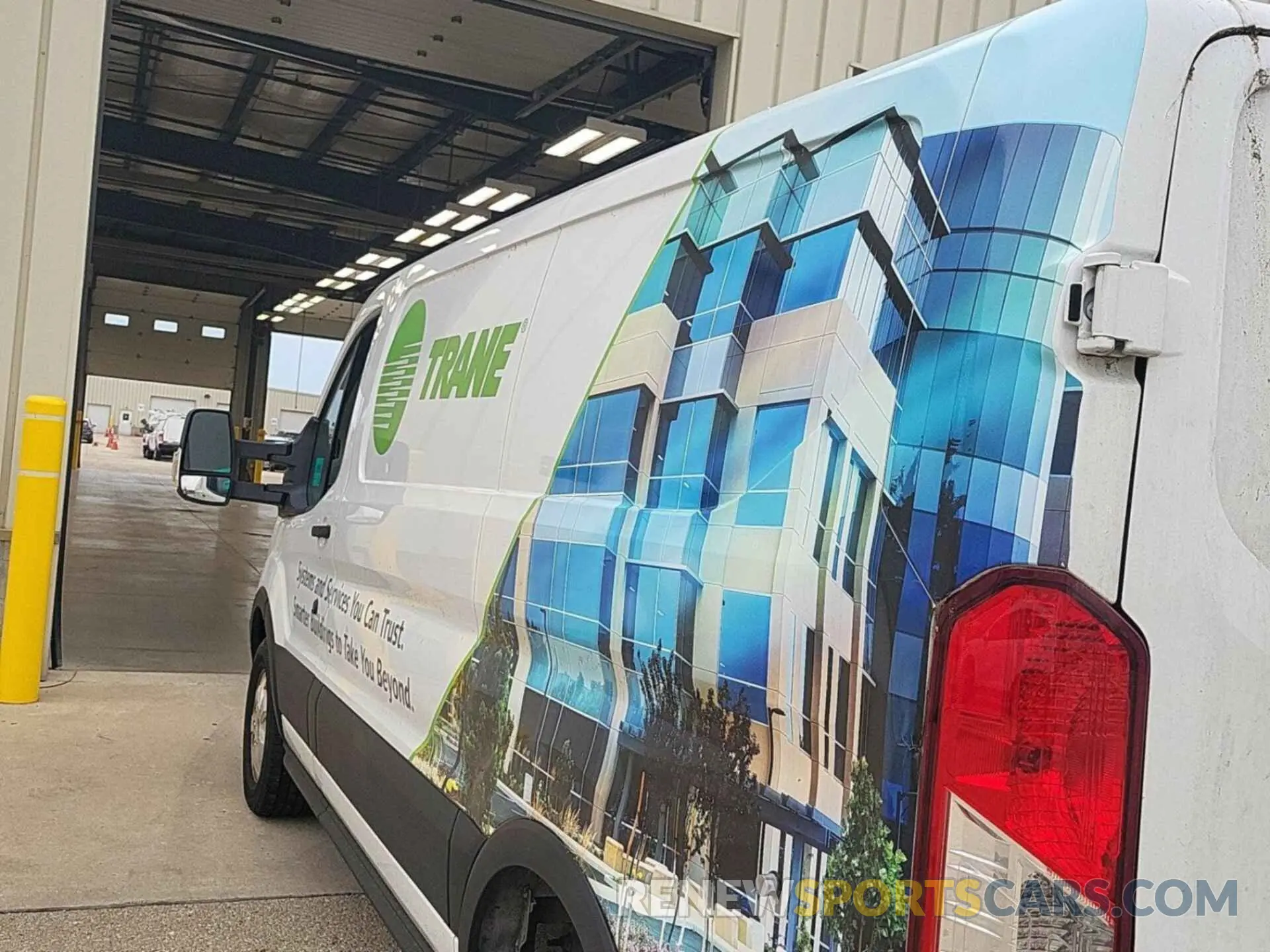 18 Photograph of a damaged car 1FTYR1YG9KKA40827 FORD TRANSIT 2019
