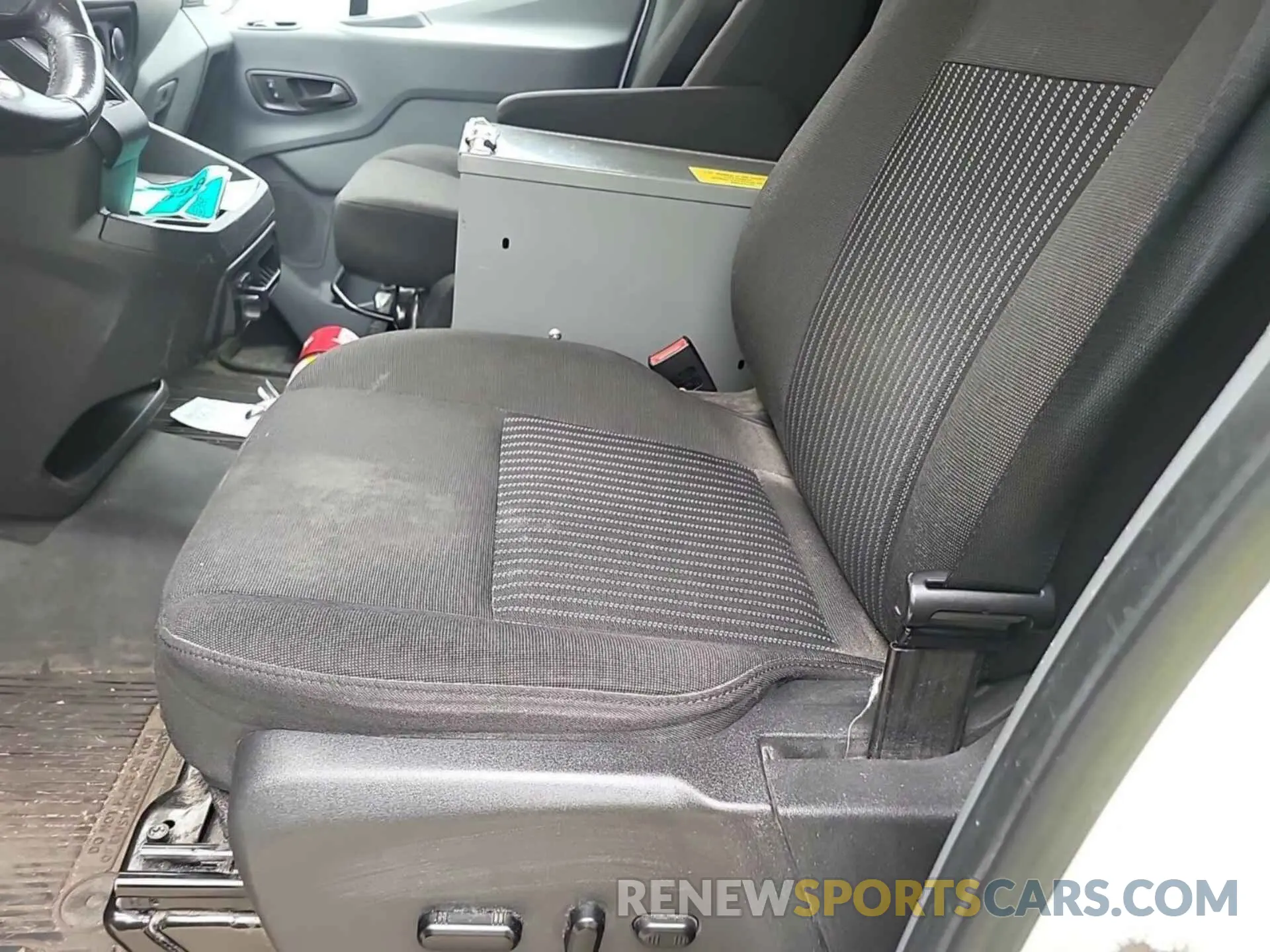 36 Photograph of a damaged car 1FTYR1YG9KKA40827 FORD TRANSIT 2019