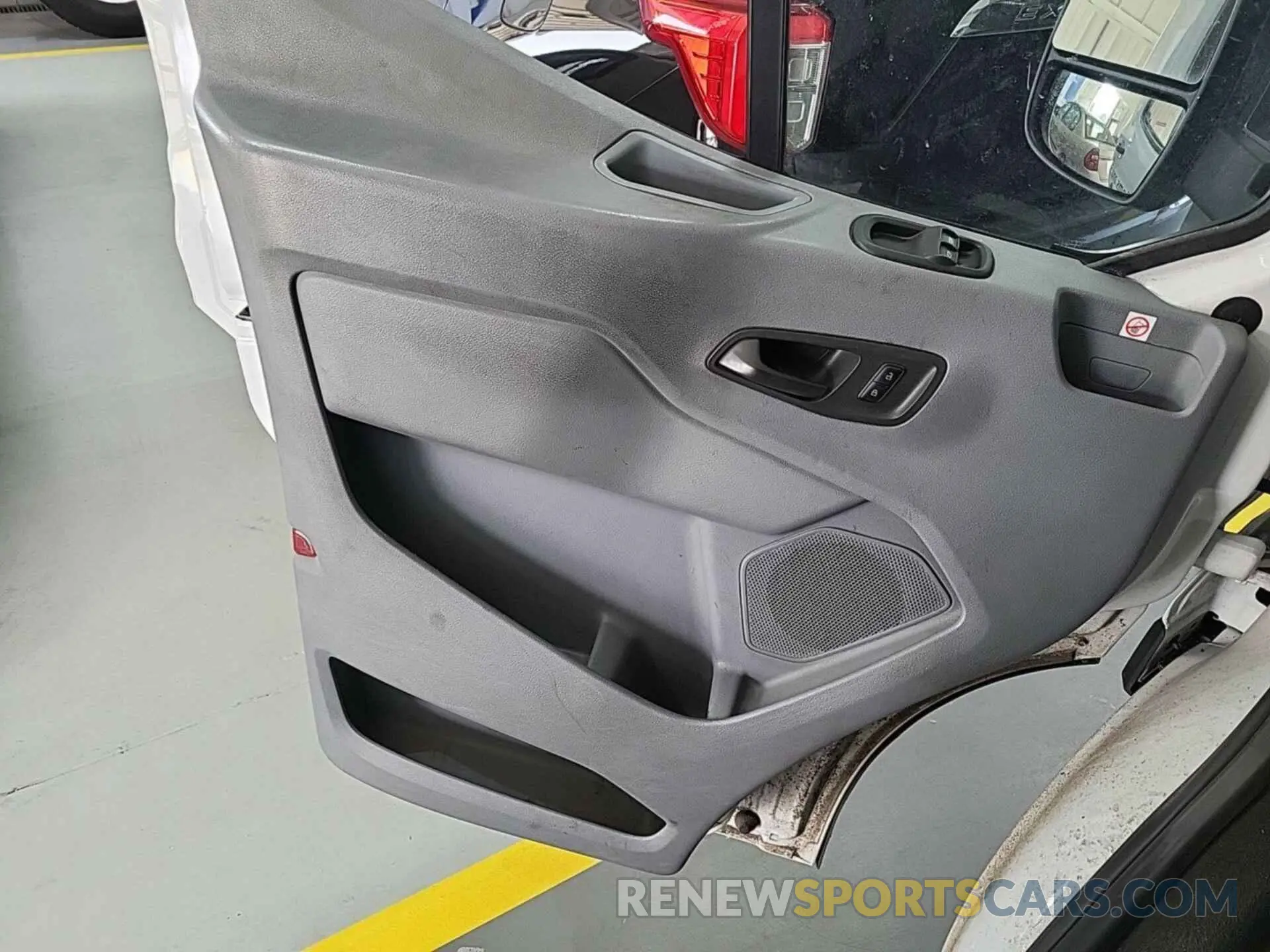 13 Photograph of a damaged car 1FTYR1YG9KKA67395 FORD TRANSIT 2019