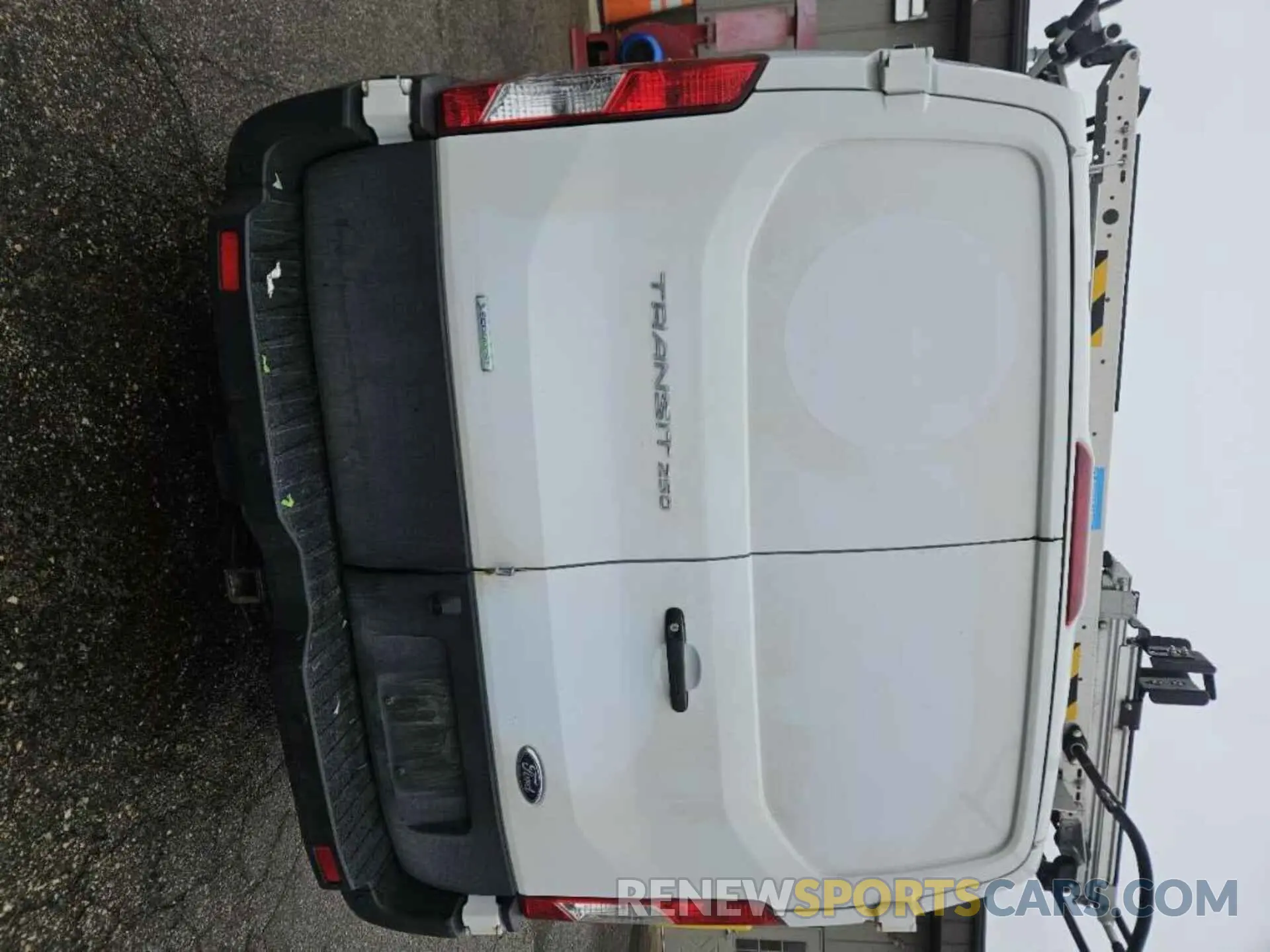 21 Photograph of a damaged car 1FTYR1YG9KKA67395 FORD TRANSIT 2019