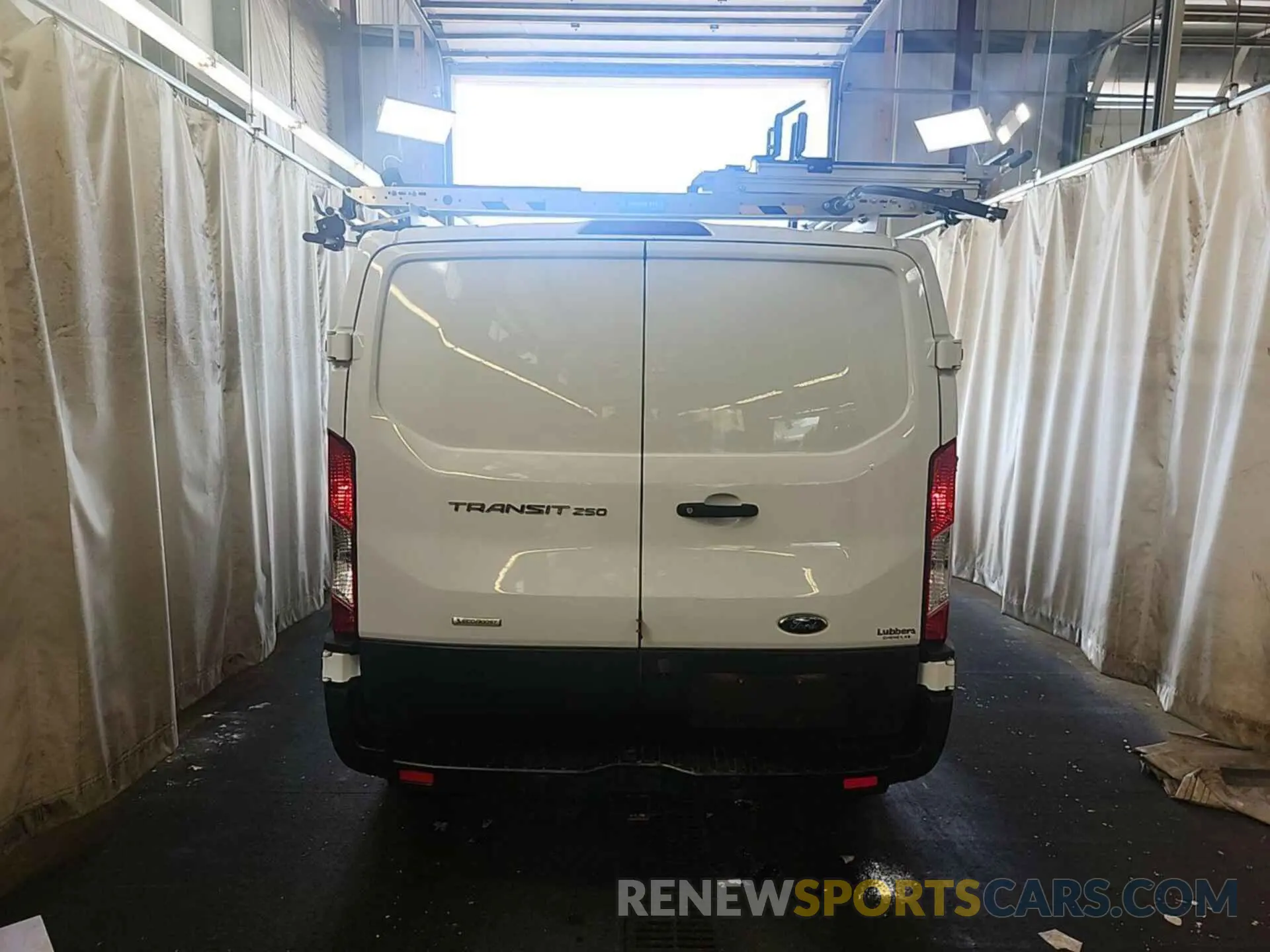 21 Photograph of a damaged car 1FTYR1YG9KKB43505 FORD TRANSIT 2019