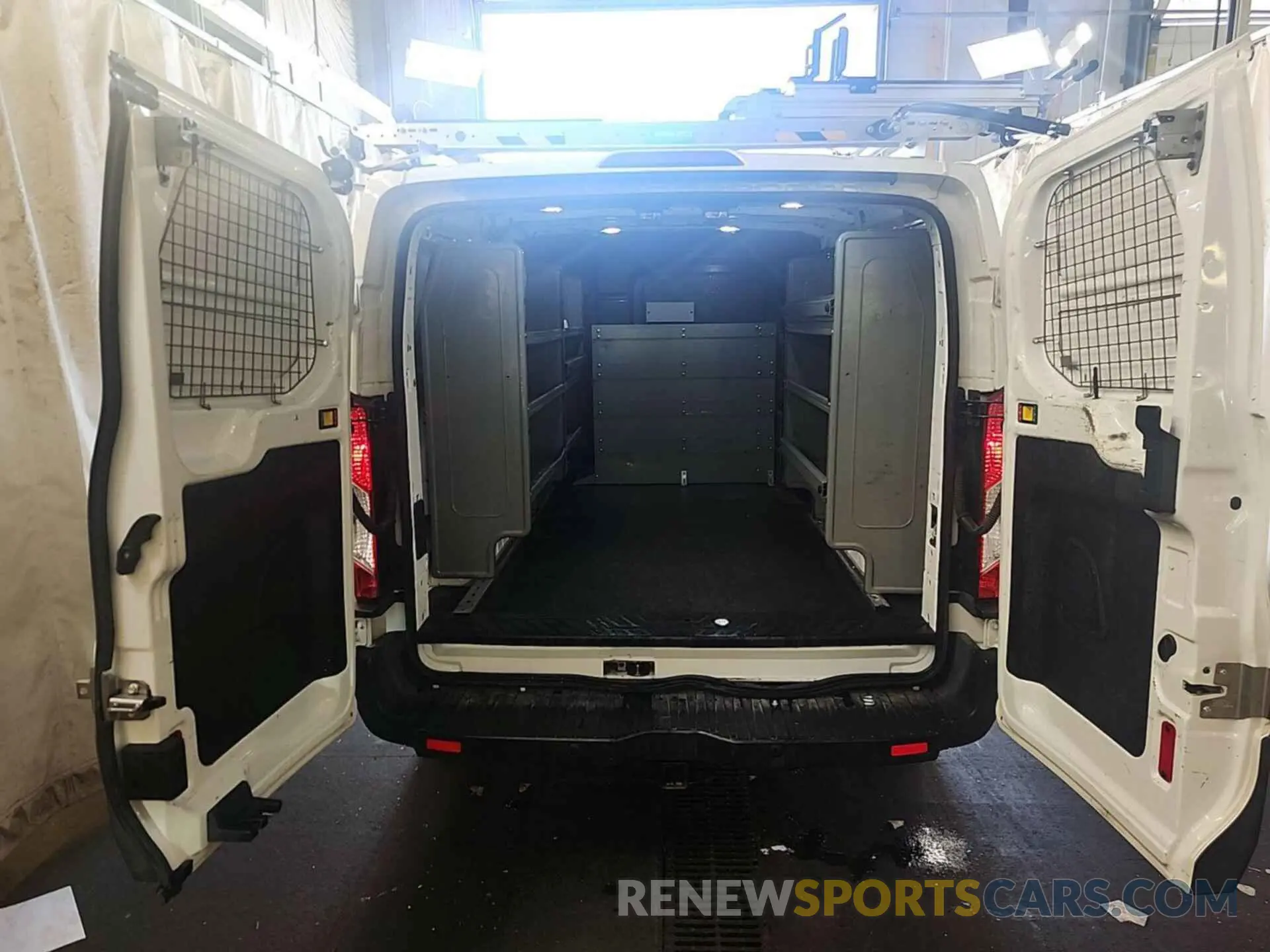 24 Photograph of a damaged car 1FTYR1YG9KKB43505 FORD TRANSIT 2019