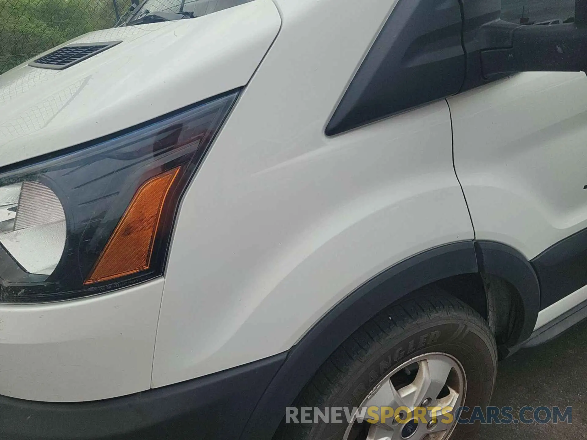 29 Photograph of a damaged car 1FTYR1YG9KKB43505 FORD TRANSIT 2019