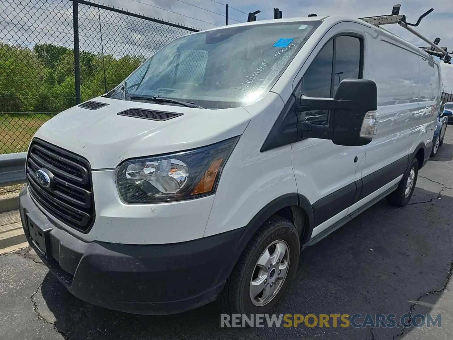 32 Photograph of a damaged car 1FTYR1YG9KKB43505 FORD TRANSIT 2019