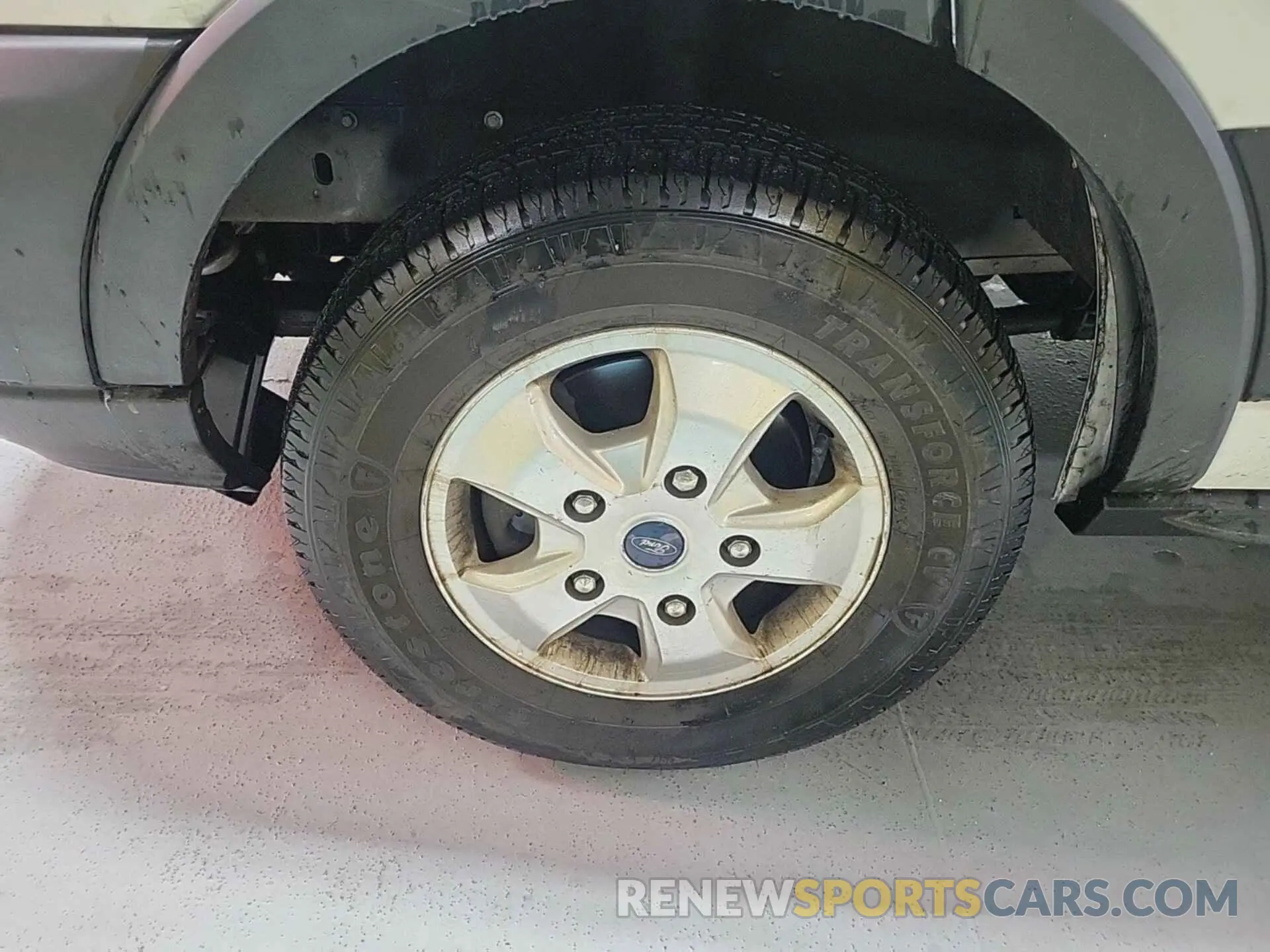 29 Photograph of a damaged car 1FTYR1YG9KKB48140 FORD TRANSIT 2019