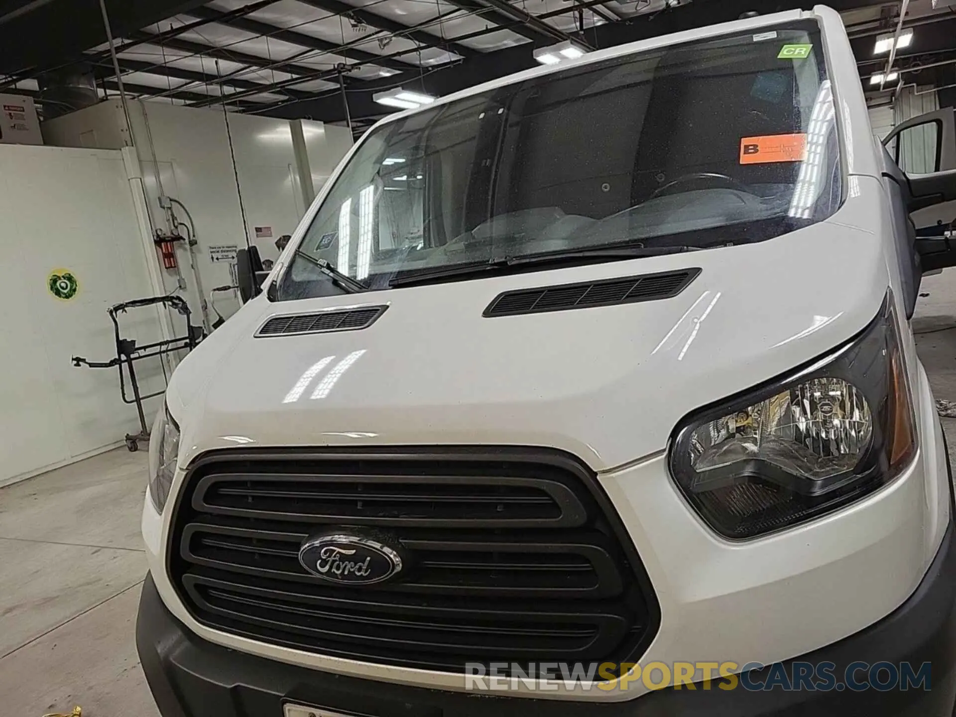 5 Photograph of a damaged car 1FTYR1YGXKKA40822 FORD TRANSIT 2019