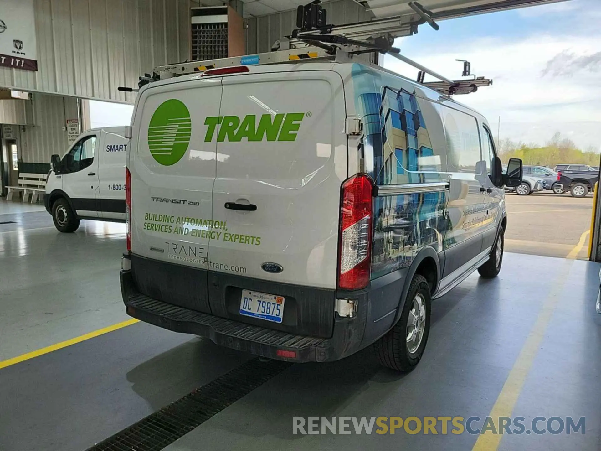 8 Photograph of a damaged car 1FTYR1YGXKKA40836 FORD TRANSIT 2019