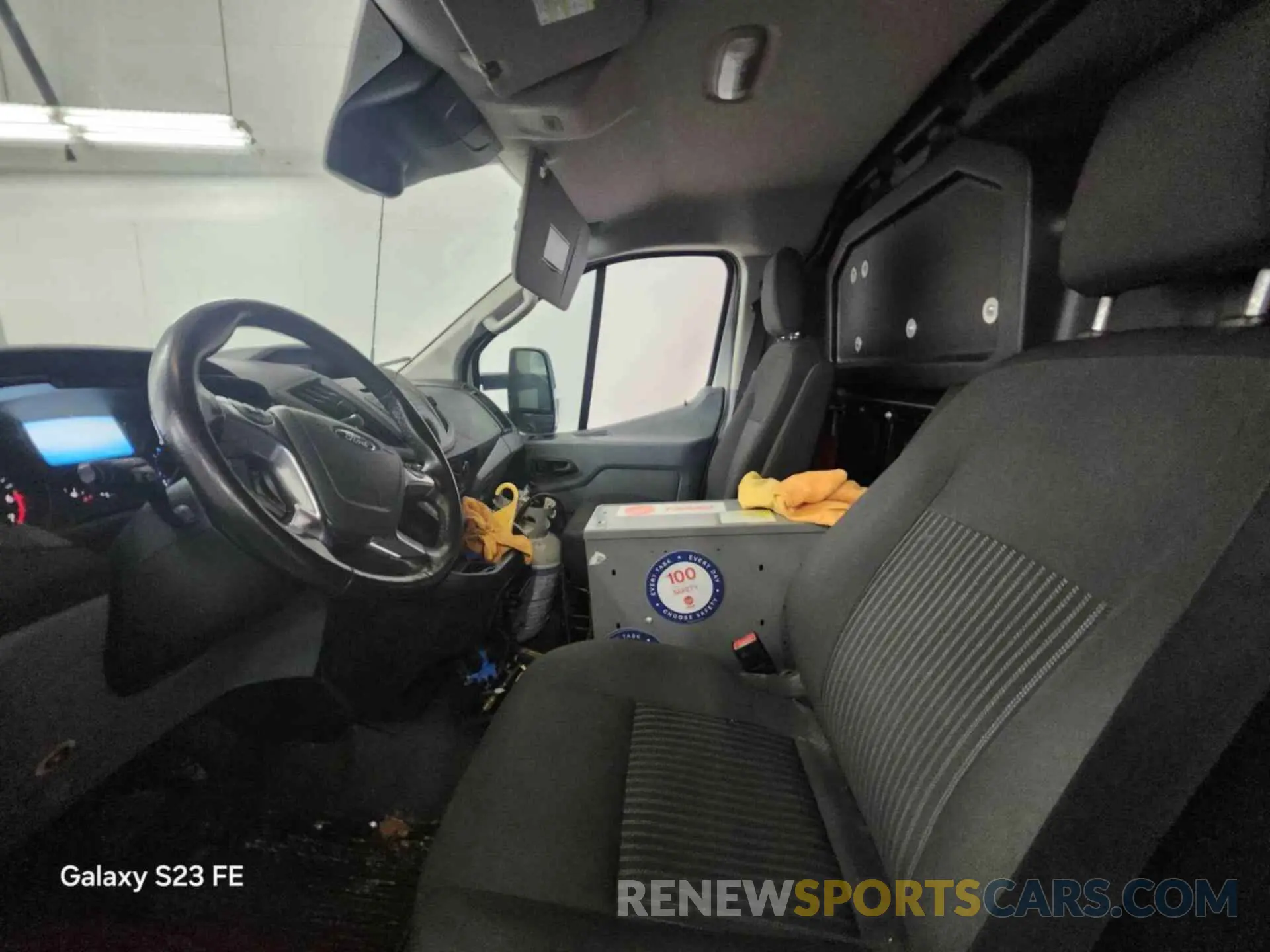 4 Photograph of a damaged car 1FTYR1YGXKKB43500 FORD TRANSIT 2019