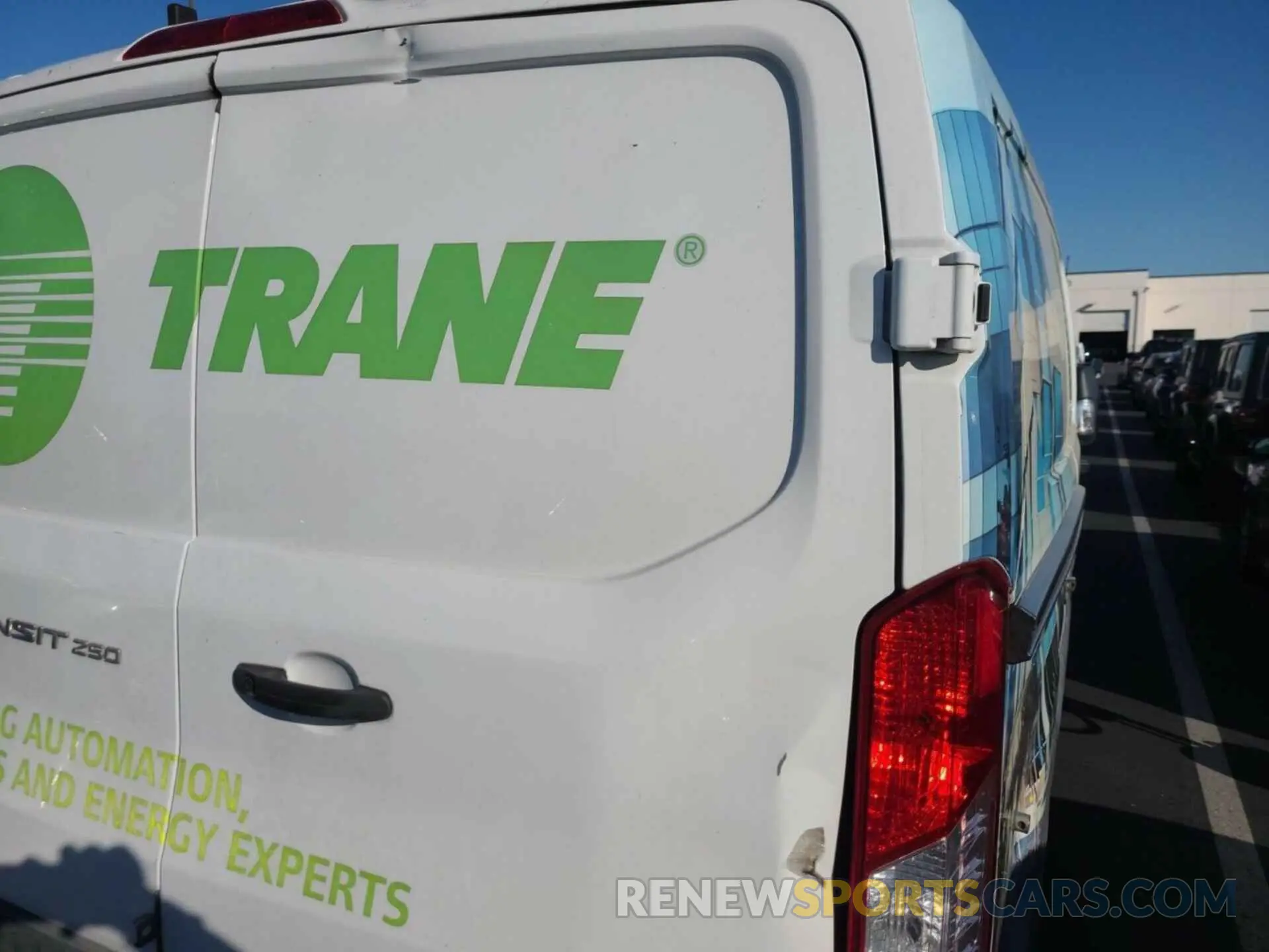 21 Photograph of a damaged car 1FTYR1YGXKKB48275 FORD TRANSIT 2019