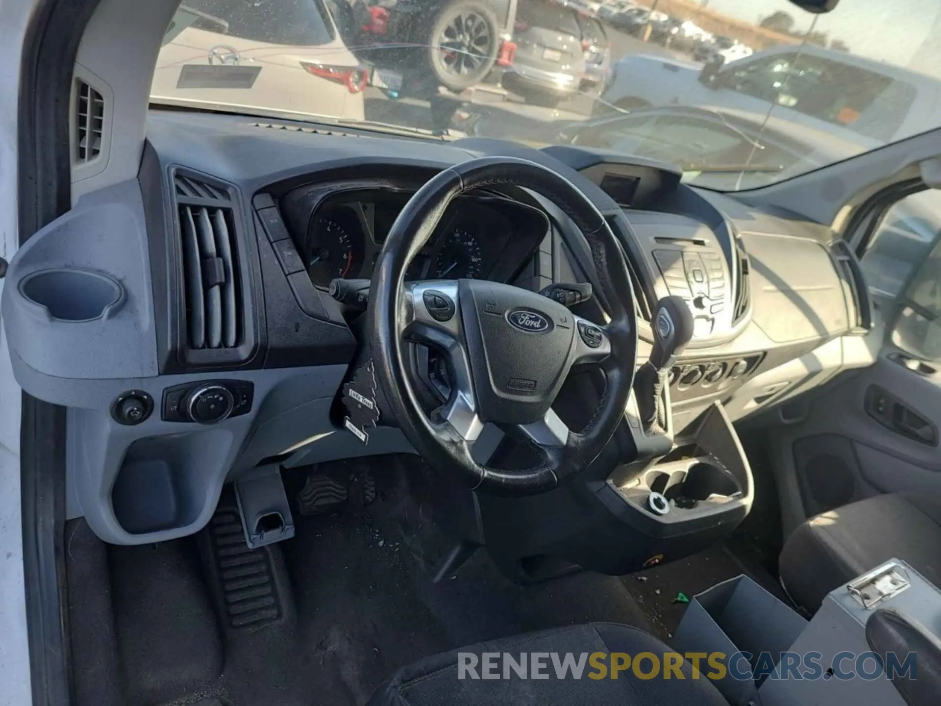 29 Photograph of a damaged car 1FTYR1YGXKKB48275 FORD TRANSIT 2019