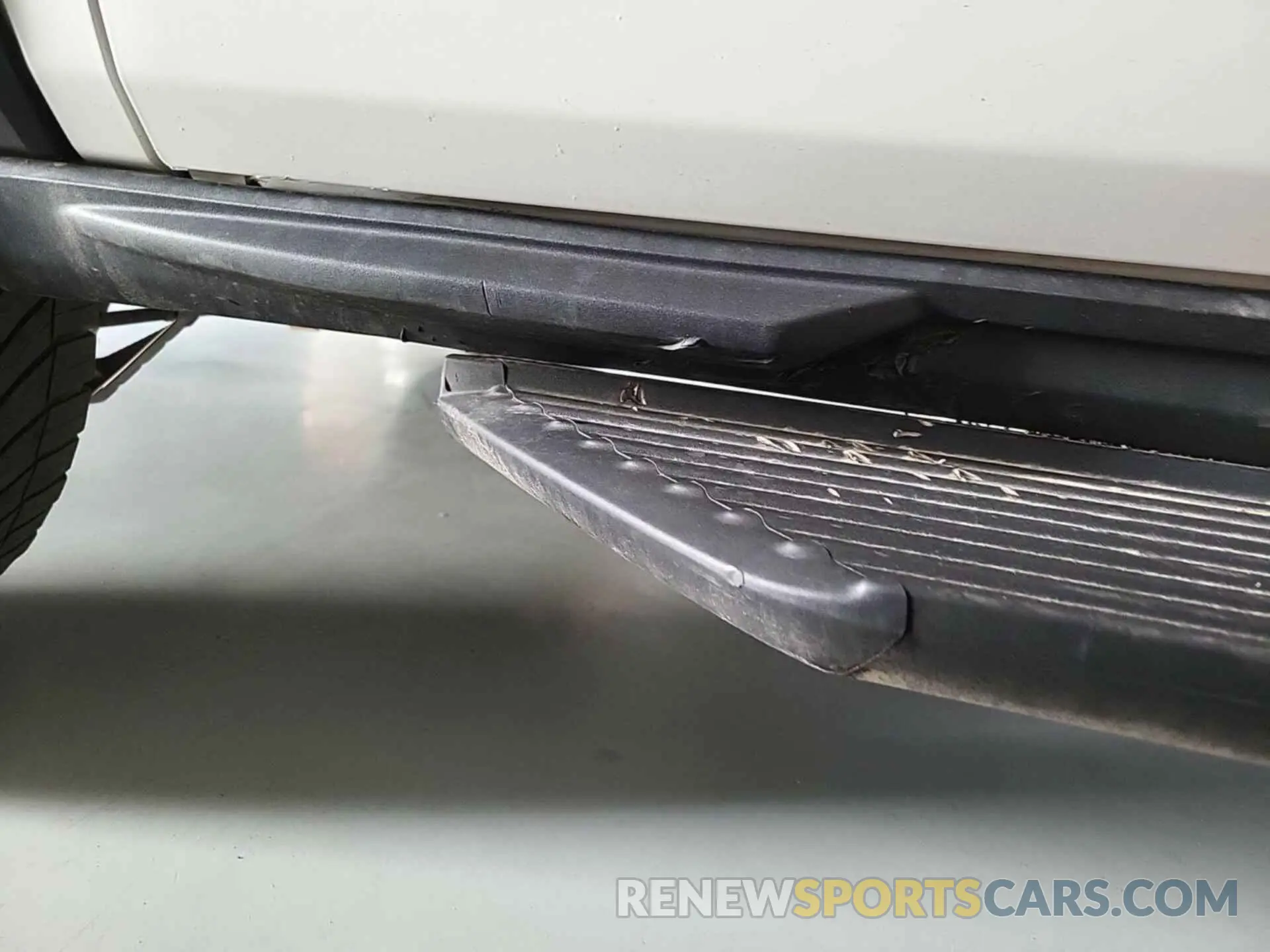 18 Photograph of a damaged car 1FTYR1YM1KKB87858 FORD TRANSIT 2019