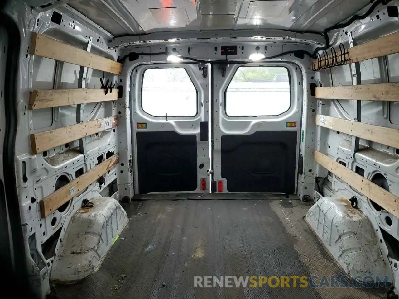 10 Photograph of a damaged car 1FTYR1YM2KKA56776 FORD TRANSIT 2019