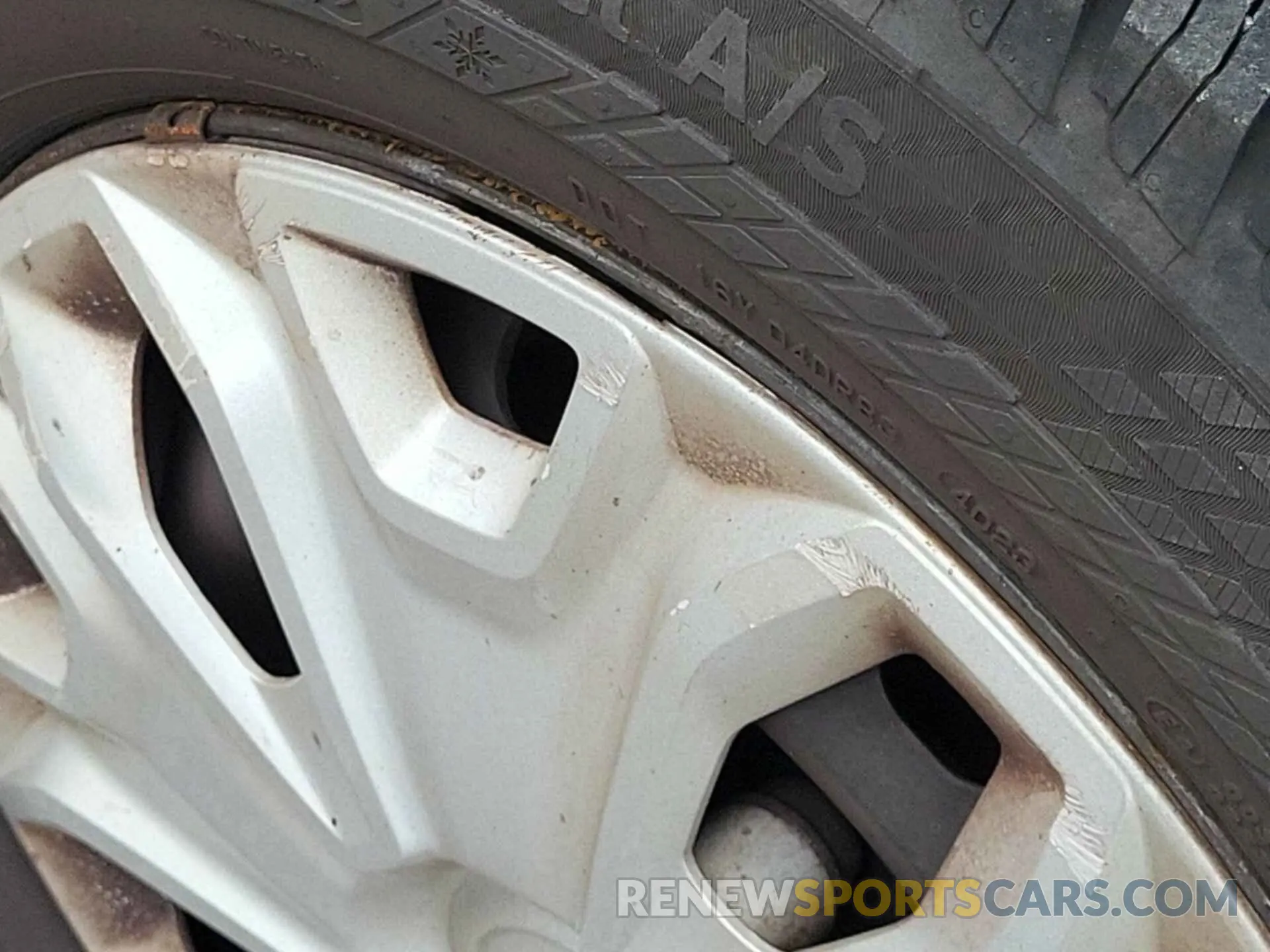 33 Photograph of a damaged car 1FTYR1YM2KKB51144 FORD TRANSIT 2019