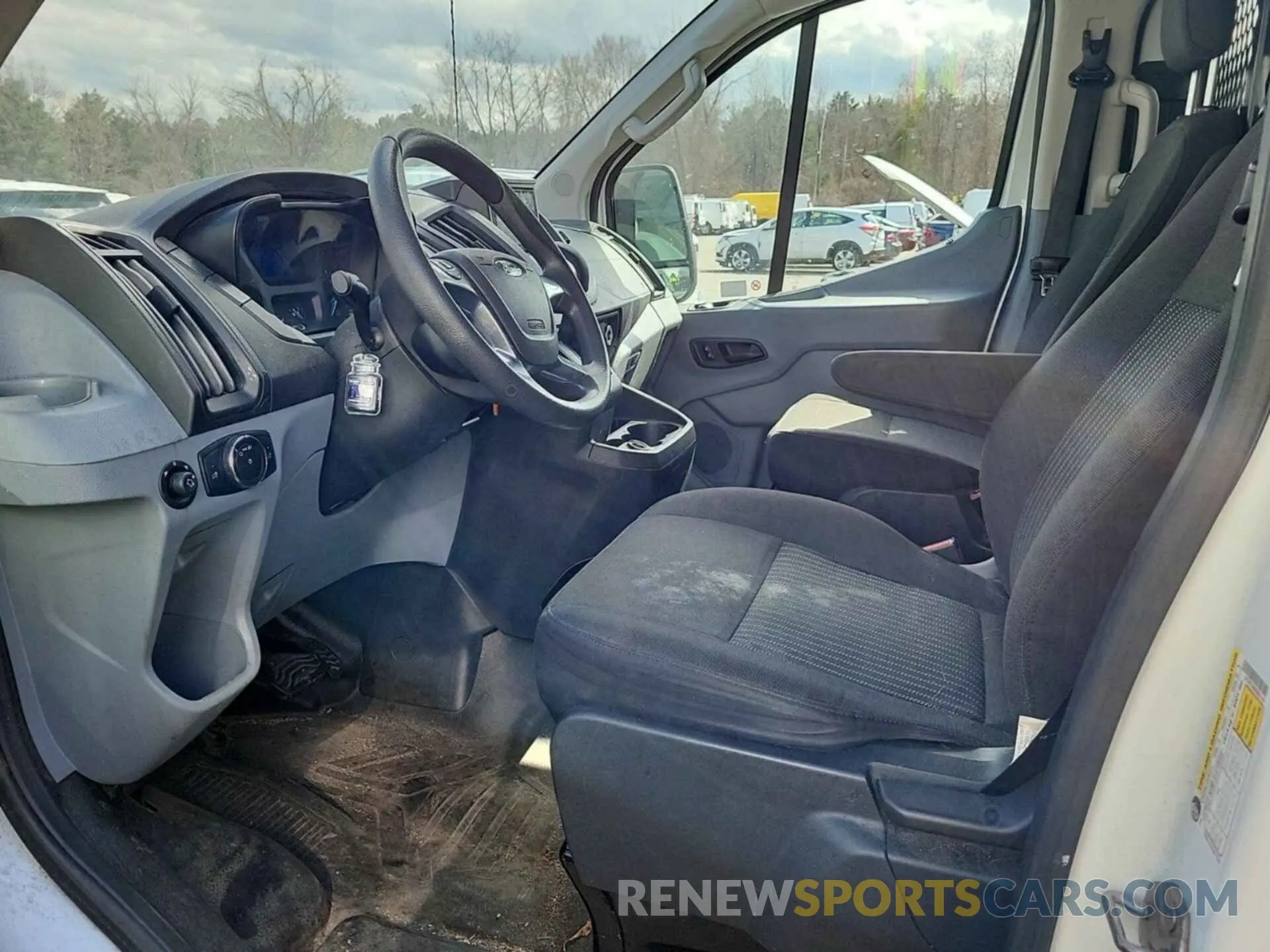 47 Photograph of a damaged car 1FTYR1YM2KKB51144 FORD TRANSIT 2019