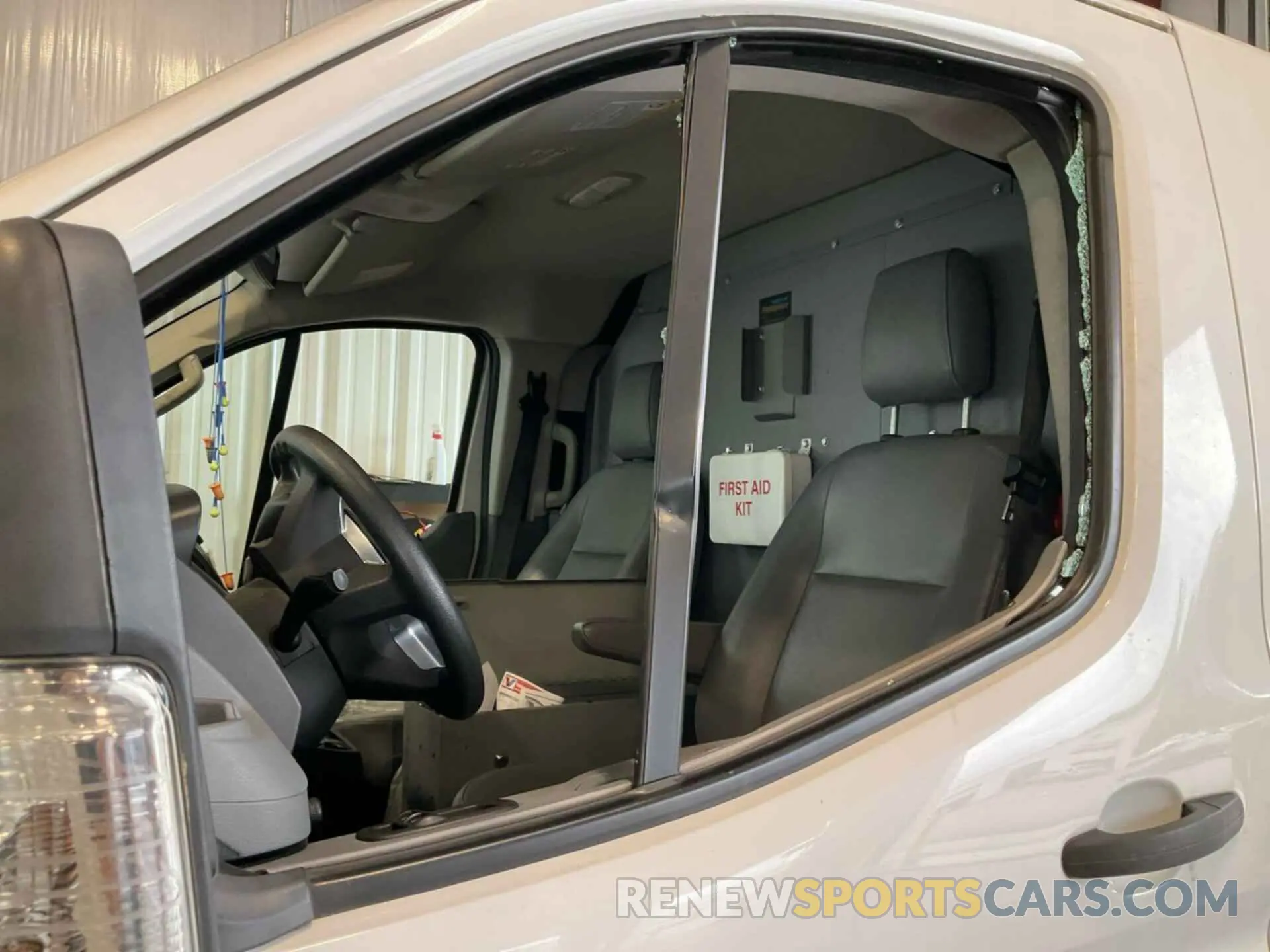 15 Photograph of a damaged car 1FTYR1YM6KKA21495 FORD TRANSIT 2019