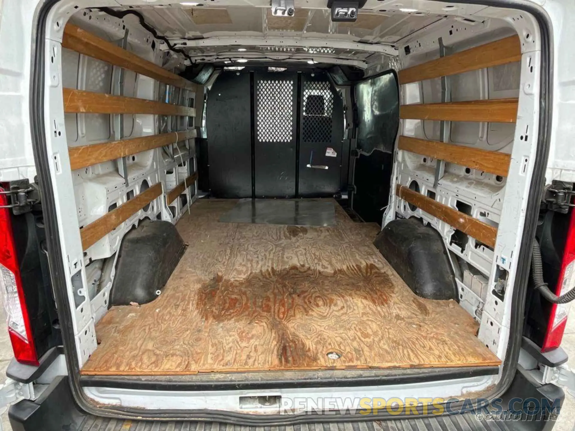 7 Photograph of a damaged car 1FTYR1YM8KKB34445 FORD TRANSIT 2019