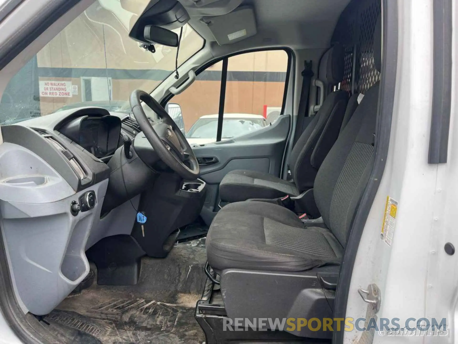 4 Photograph of a damaged car 1FTYR1ZM2KKB02119 FORD TRANSIT 2019