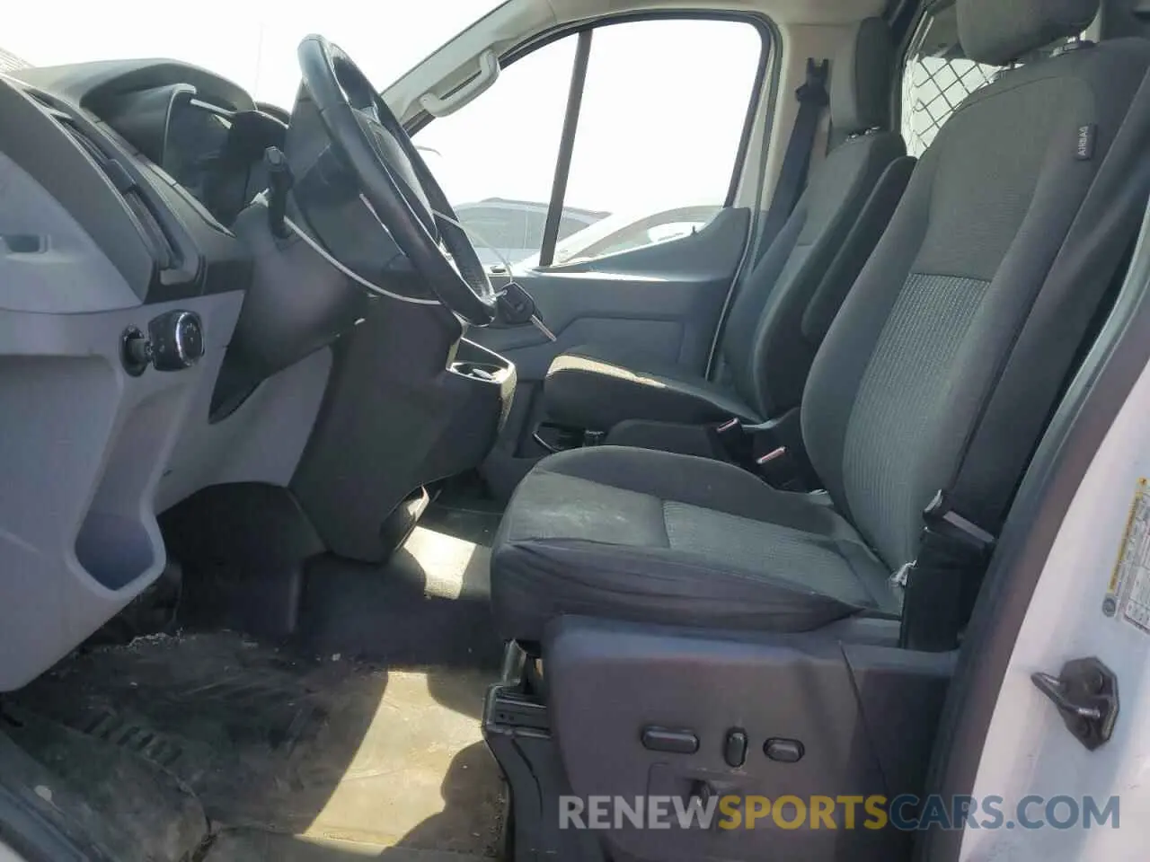 7 Photograph of a damaged car 1FTYR1ZM3KKB40071 FORD TRANSIT 2019