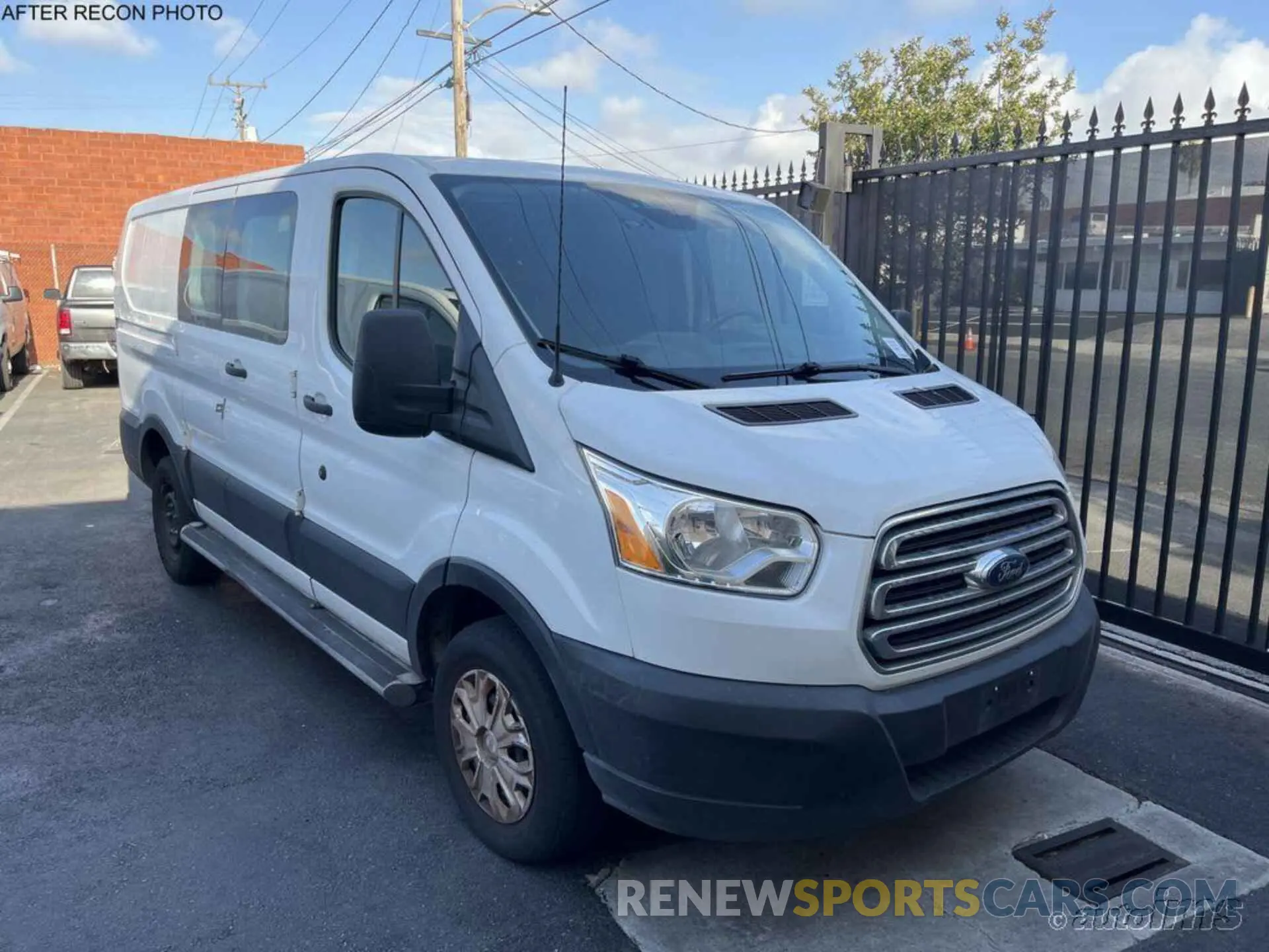 1 Photograph of a damaged car 1FTYR1ZM9KKB34436 FORD TRANSIT 2019