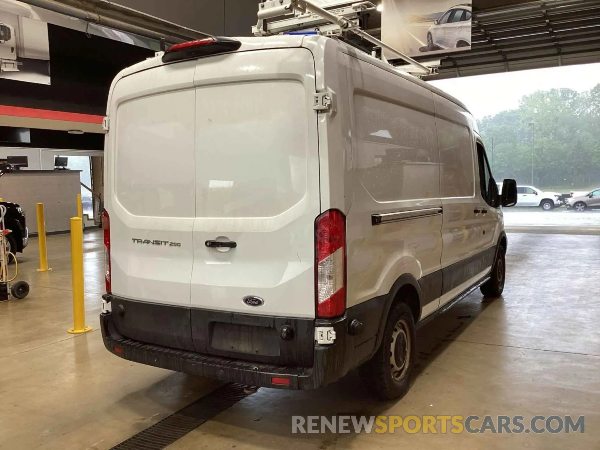 19 Photograph of a damaged car 1FTYR2CM0KKA17553 FORD TRANSIT 2019