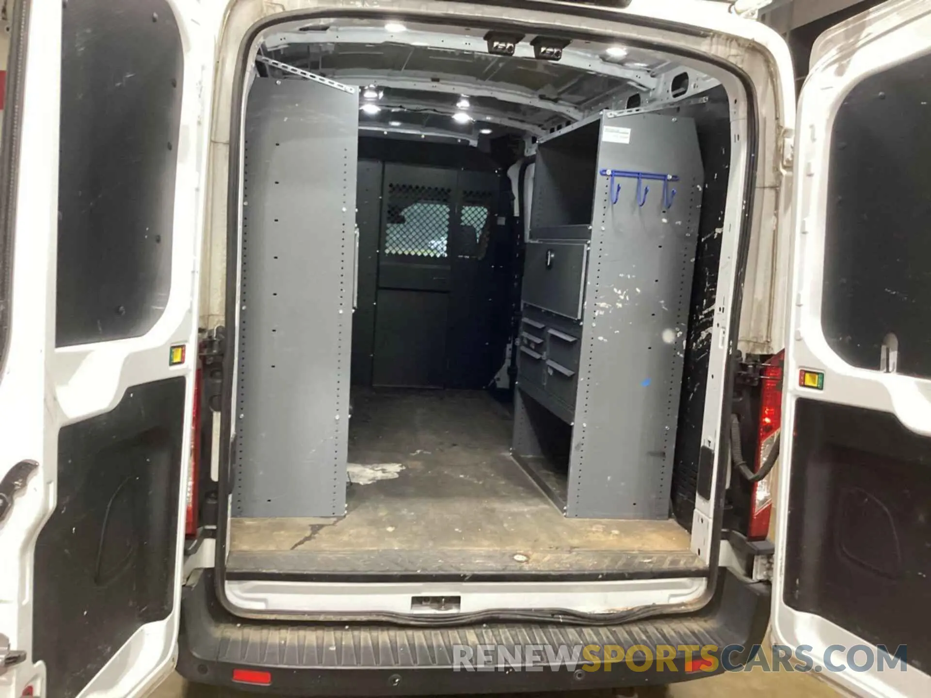 32 Photograph of a damaged car 1FTYR2CM0KKA17553 FORD TRANSIT 2019