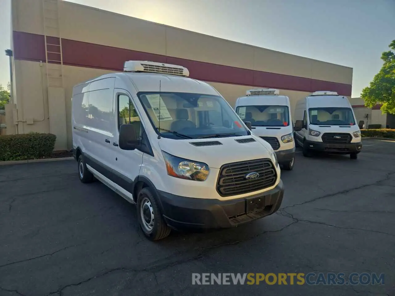 1 Photograph of a damaged car 1FTYR2CM0KKA98621 FORD TRANSIT 2019