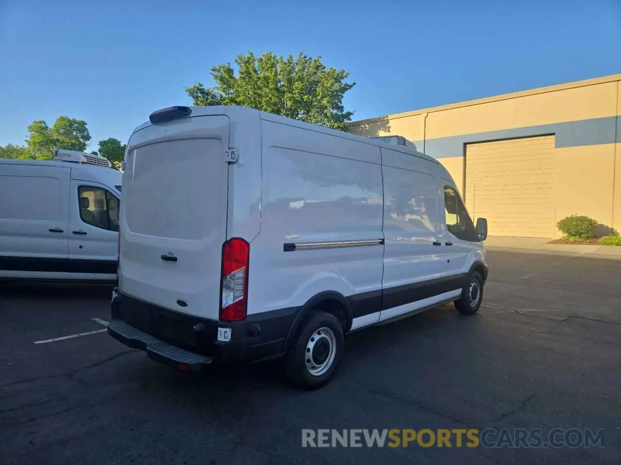 4 Photograph of a damaged car 1FTYR2CM0KKA98621 FORD TRANSIT 2019