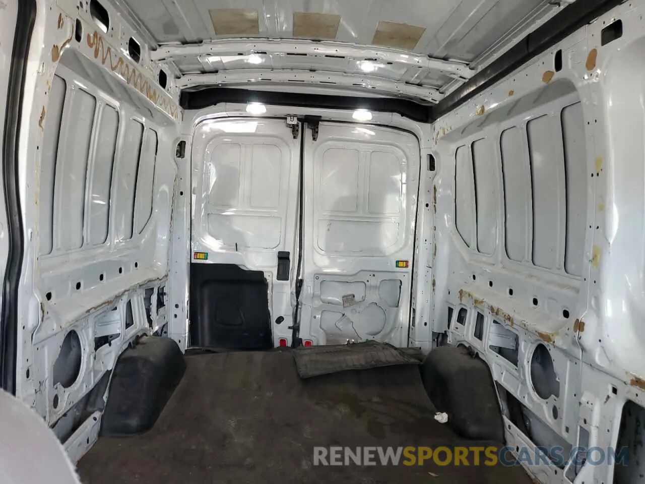 10 Photograph of a damaged car 1FTYR2CM1KKA09221 FORD TRANSIT 2019