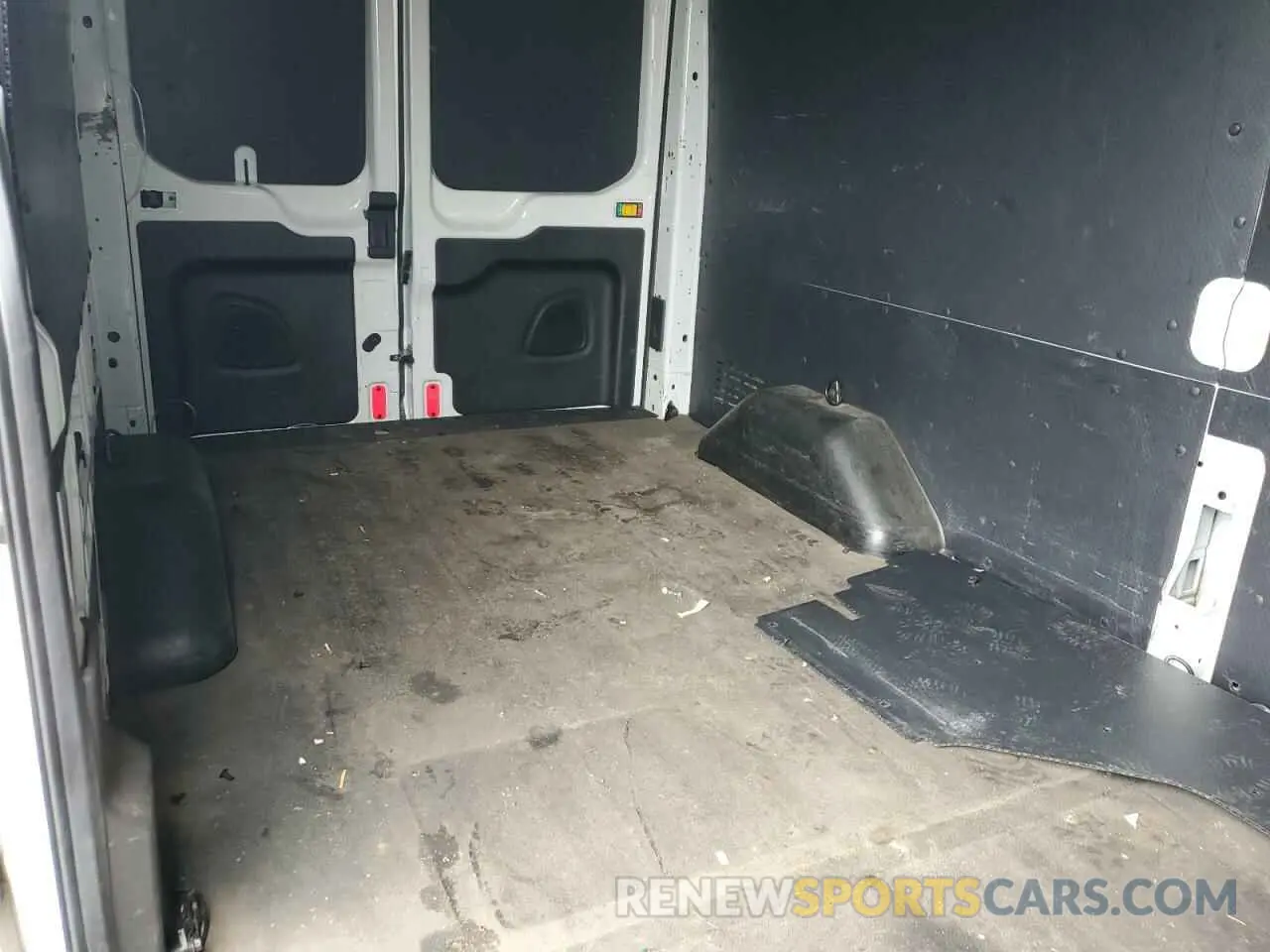 10 Photograph of a damaged car 1FTYR2CM1KKA58192 FORD TRANSIT 2019