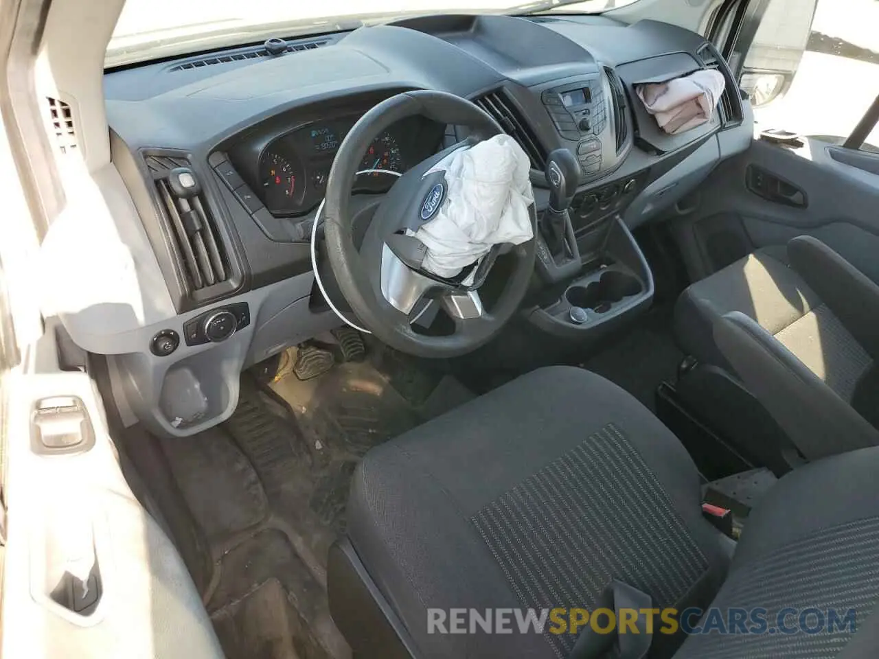 8 Photograph of a damaged car 1FTYR2CM2KKB66496 FORD TRANSIT 2019