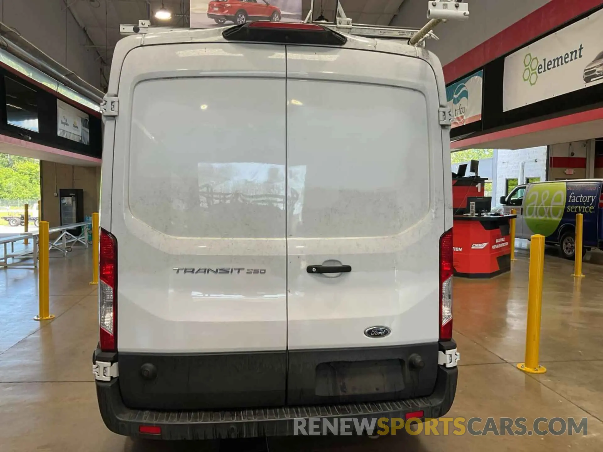 17 Photograph of a damaged car 1FTYR2CM3KKA70067 FORD TRANSIT 2019