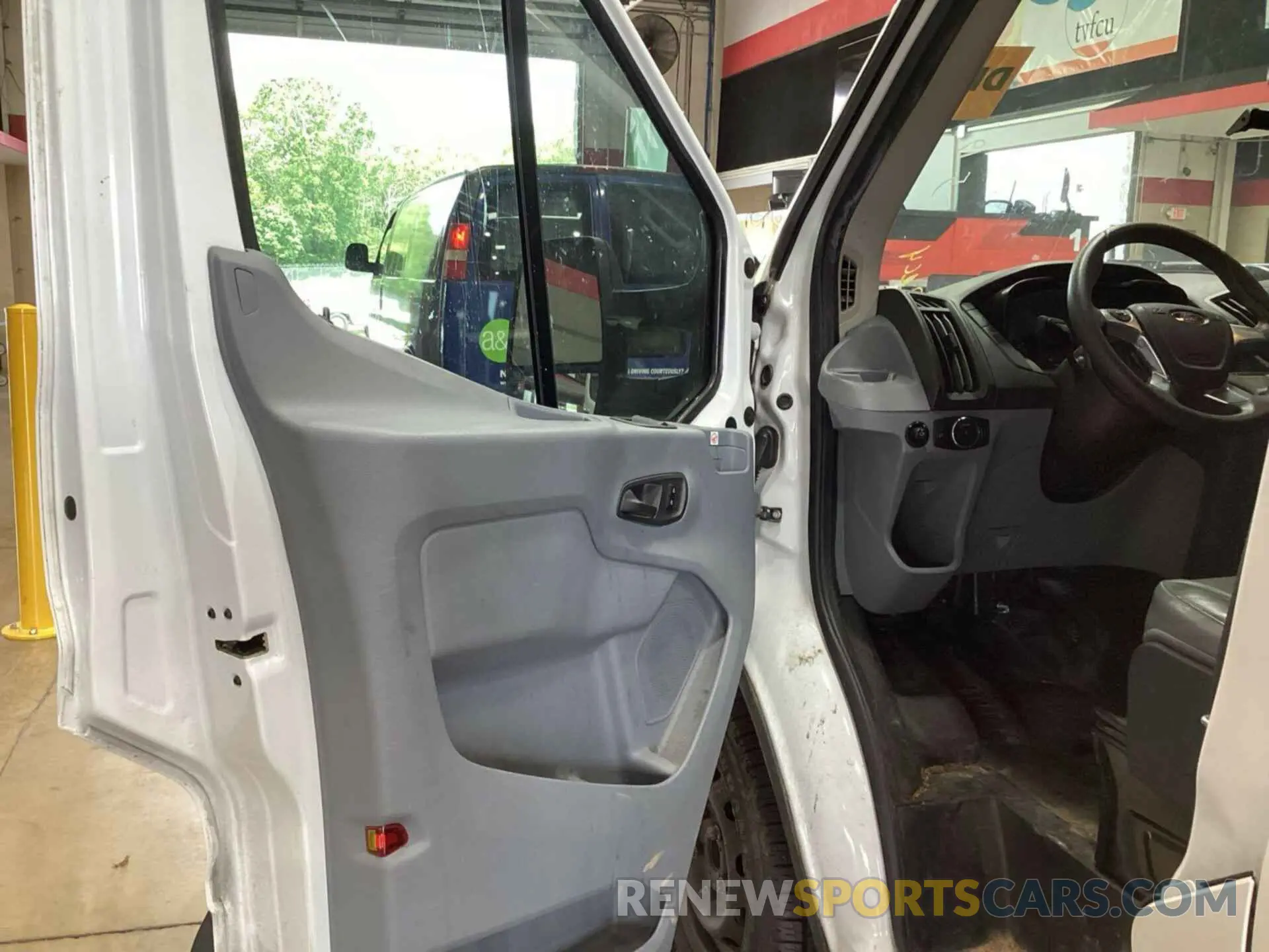 9 Photograph of a damaged car 1FTYR2CM3KKA70067 FORD TRANSIT 2019