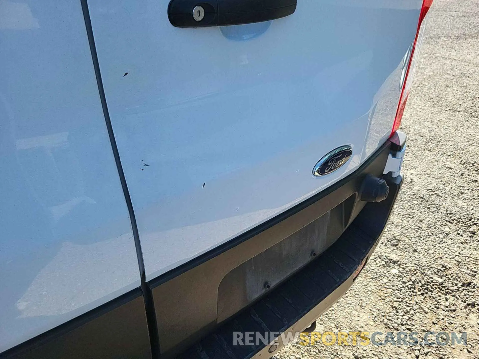 17 Photograph of a damaged car 1FTYR2CM6KKA52906 FORD TRANSIT 2019