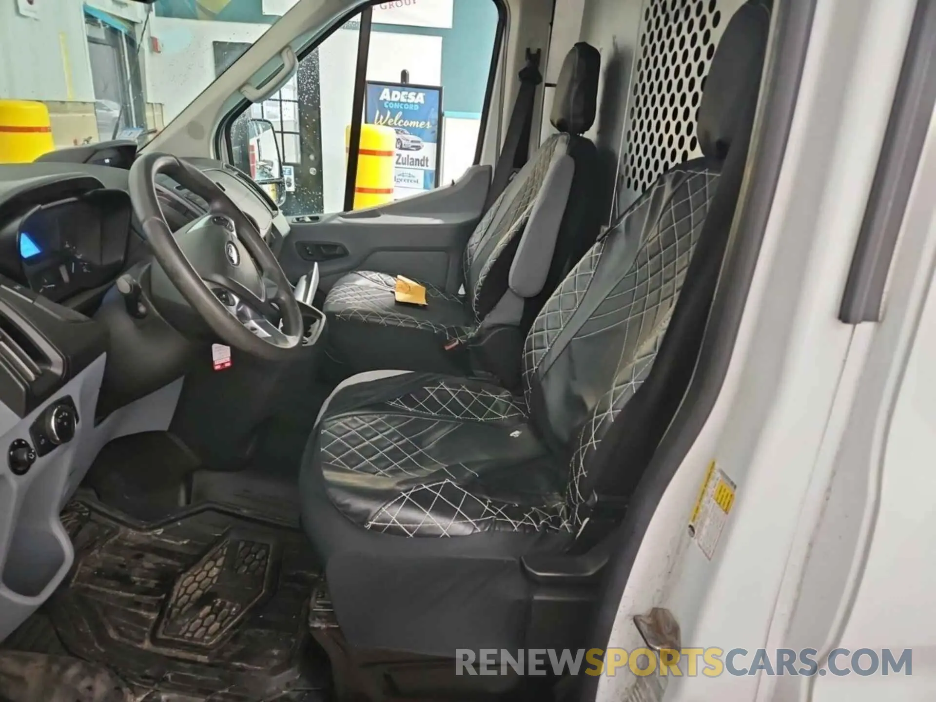 19 Photograph of a damaged car 1FTYR2CM8KKA31636 FORD TRANSIT 2019