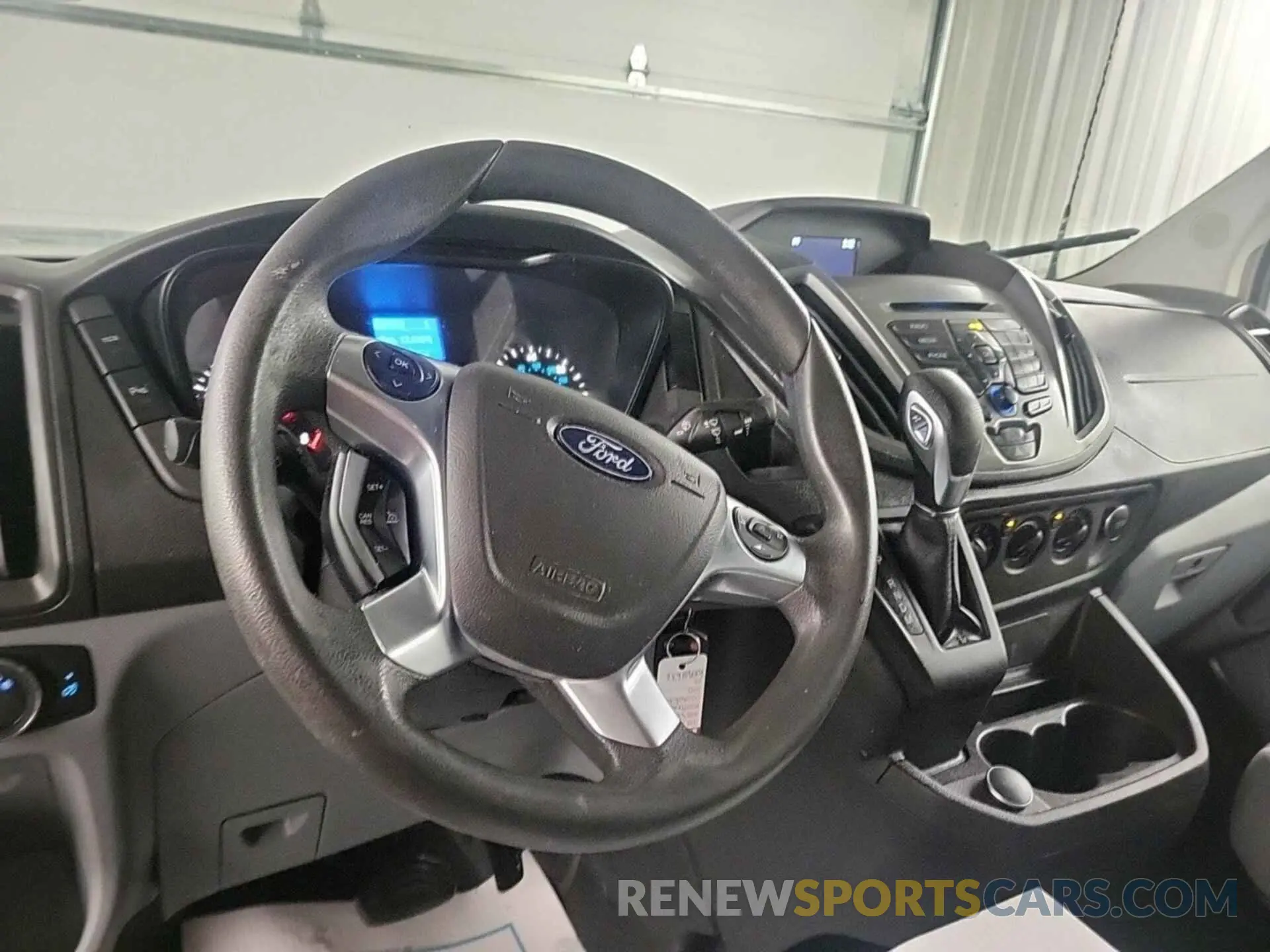 4 Photograph of a damaged car 1FTYR2CM8KKA31636 FORD TRANSIT 2019