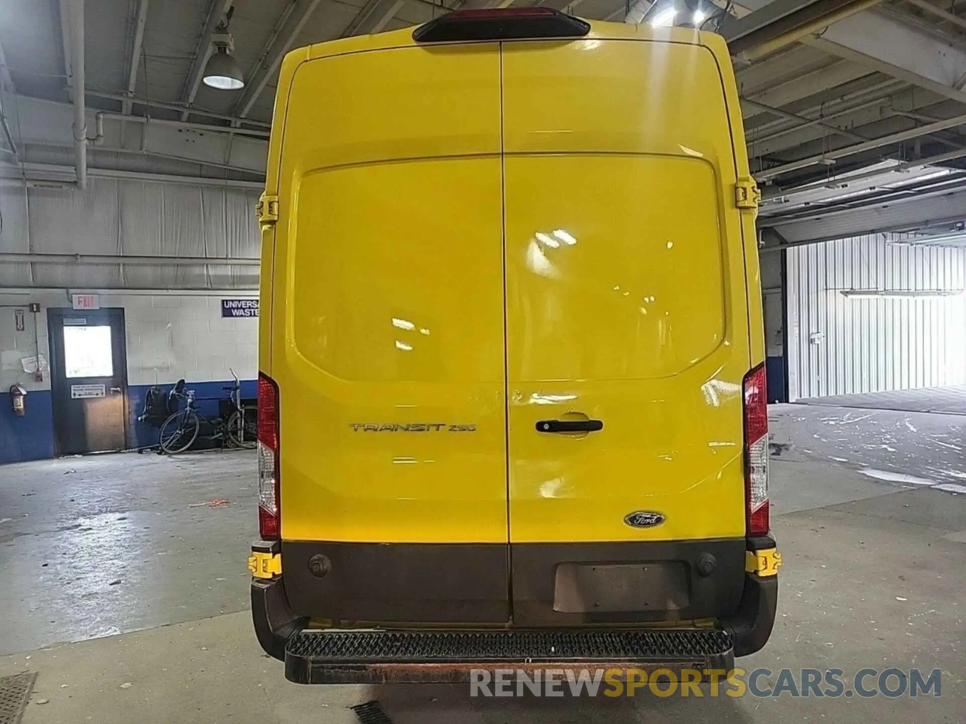 18 Photograph of a damaged car 1FTYR3XM0KKA24860 FORD TRANSIT 2019