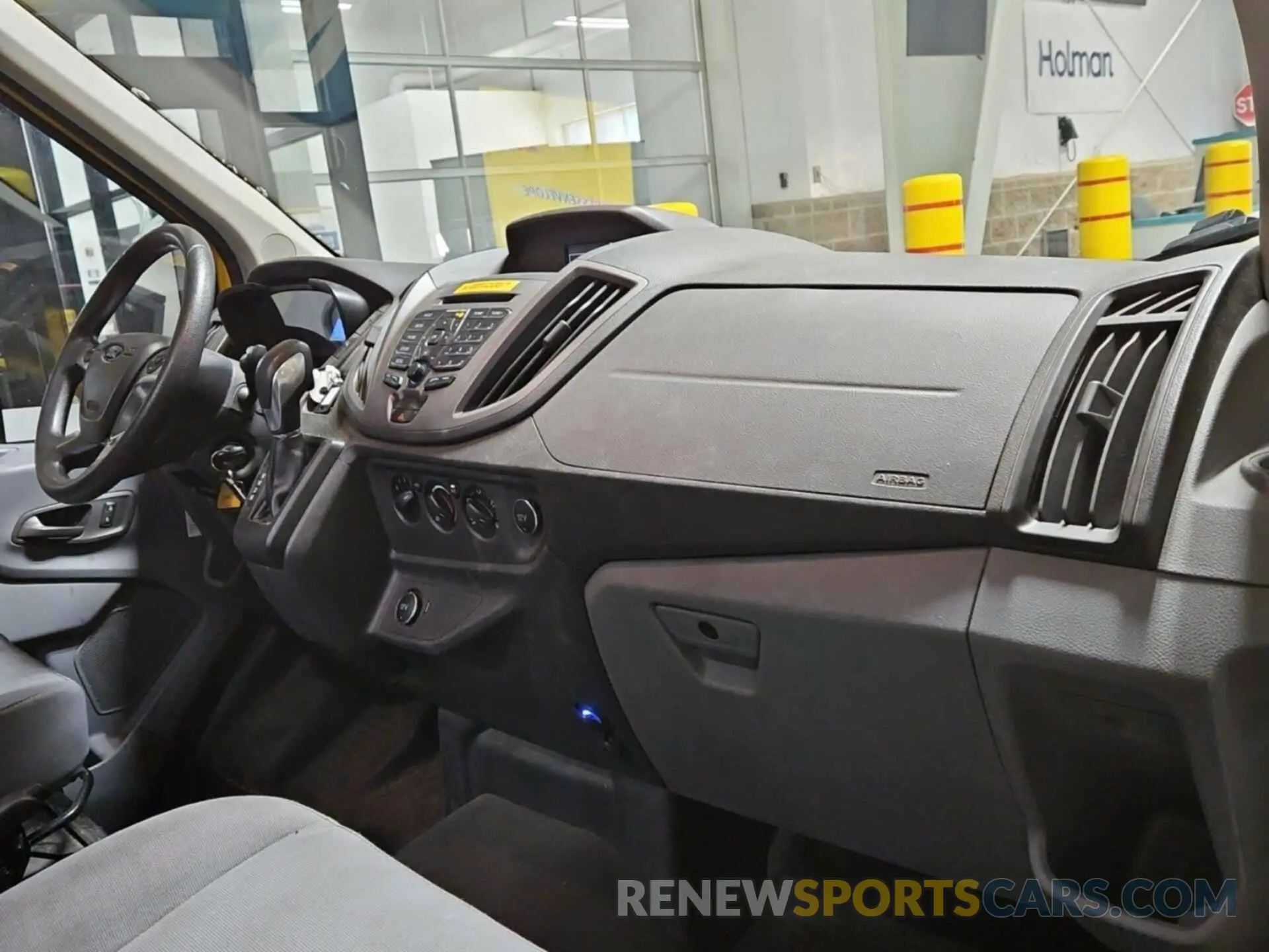 39 Photograph of a damaged car 1FTYR3XM0KKA24860 FORD TRANSIT 2019