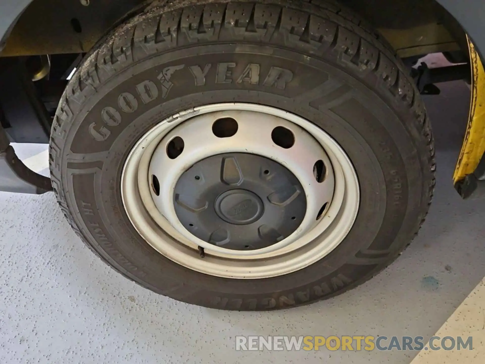 40 Photograph of a damaged car 1FTYR3XM0KKA24860 FORD TRANSIT 2019